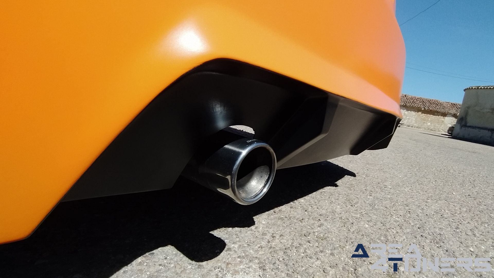 Imagen reportaje coche Tuning Renault Clio The Peach Imagen perteneciente al reportaje de coche Tuning, de la revista Area4tuners sobre un Renault Clio