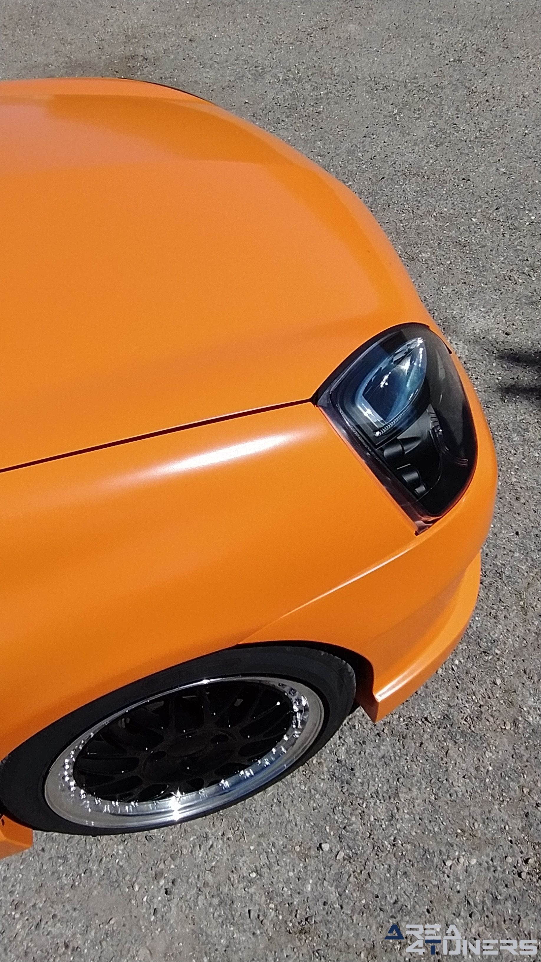 Imagen reportaje coche Tuning Renault Clio The Peach Imagen perteneciente al reportaje de coche Tuning, de la revista Area4tuners sobre un Renault Clio