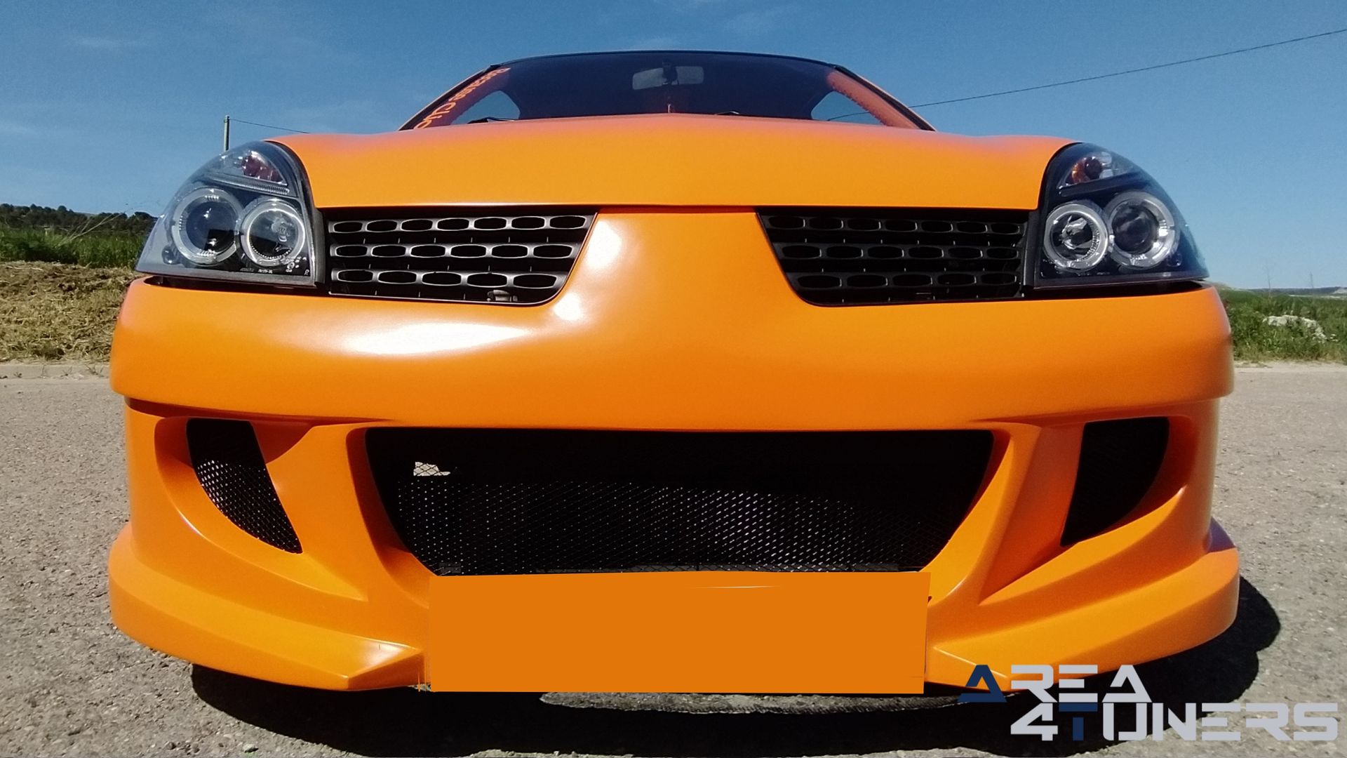 Imagen reportaje coche Tuning Renault Clio The Peach Imagen perteneciente al reportaje de coche Tuning, de la revista Area4tuners sobre un Renault Clio