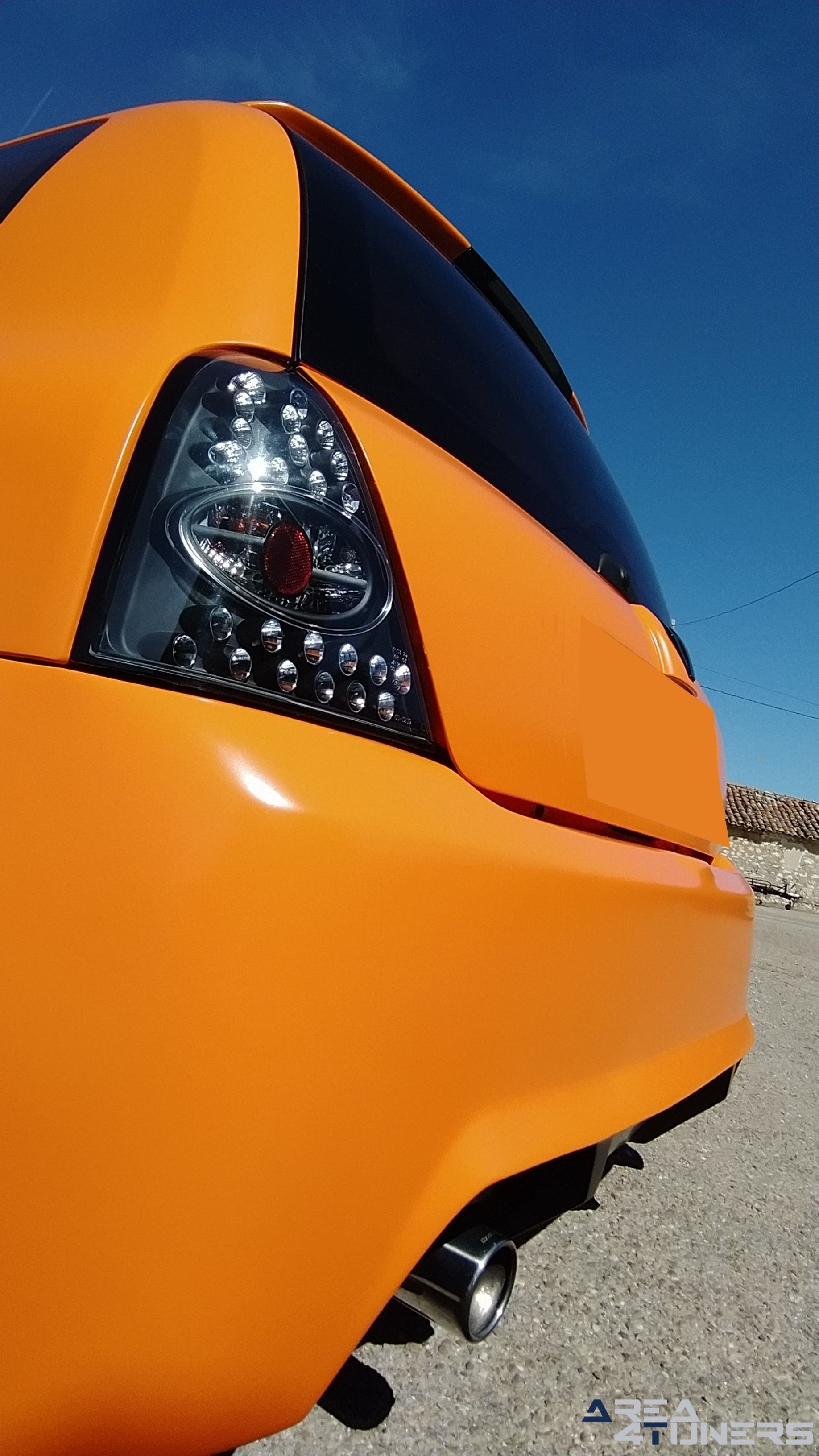 Imagen reportaje coche Tuning Renault Clio The Peach Imagen perteneciente al reportaje de coche Tuning, de la revista Area4tuners sobre un Renault Clio