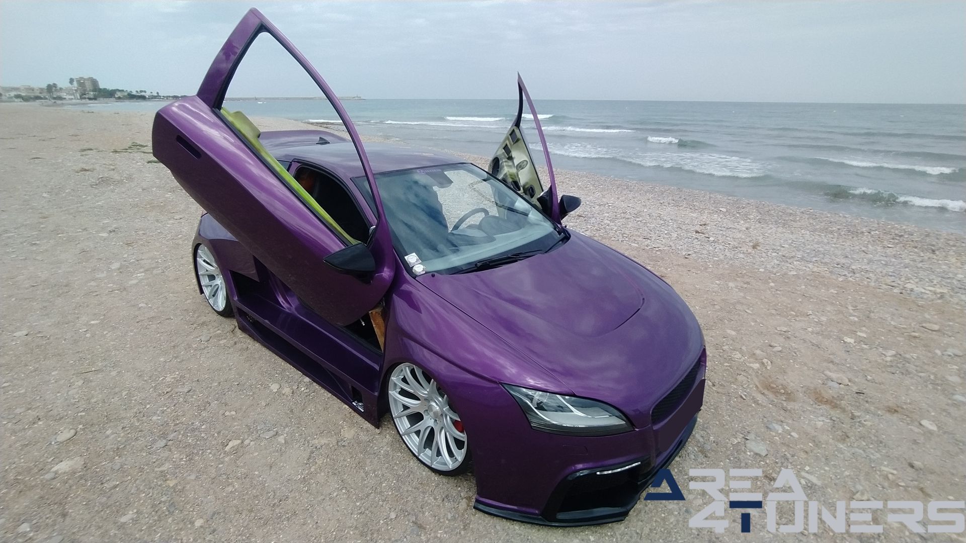 Imagen reportaje coche Peugeot 206 Project Nuclear Imagen perteneciente al reportaje de coche Tuning, de la revista Area4tuners sobre un Peugeot 206