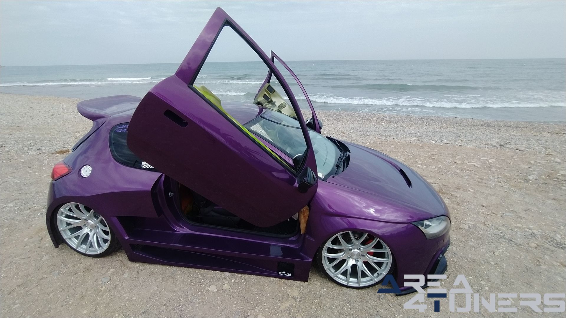 Imagen reportaje coche Peugeot 206 Project Nuclear Imagen perteneciente al reportaje de coche Tuning, de la revista Area4tuners sobre un Peugeot 206