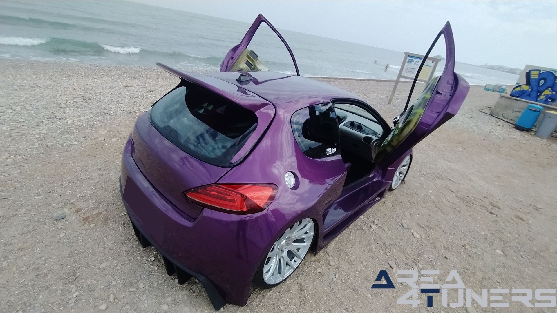 Imagen reportaje coche Peugeot 206 Project Nuclear Imagen perteneciente al reportaje de coche Tuning, de la revista Area4tuners sobre un Peugeot 206