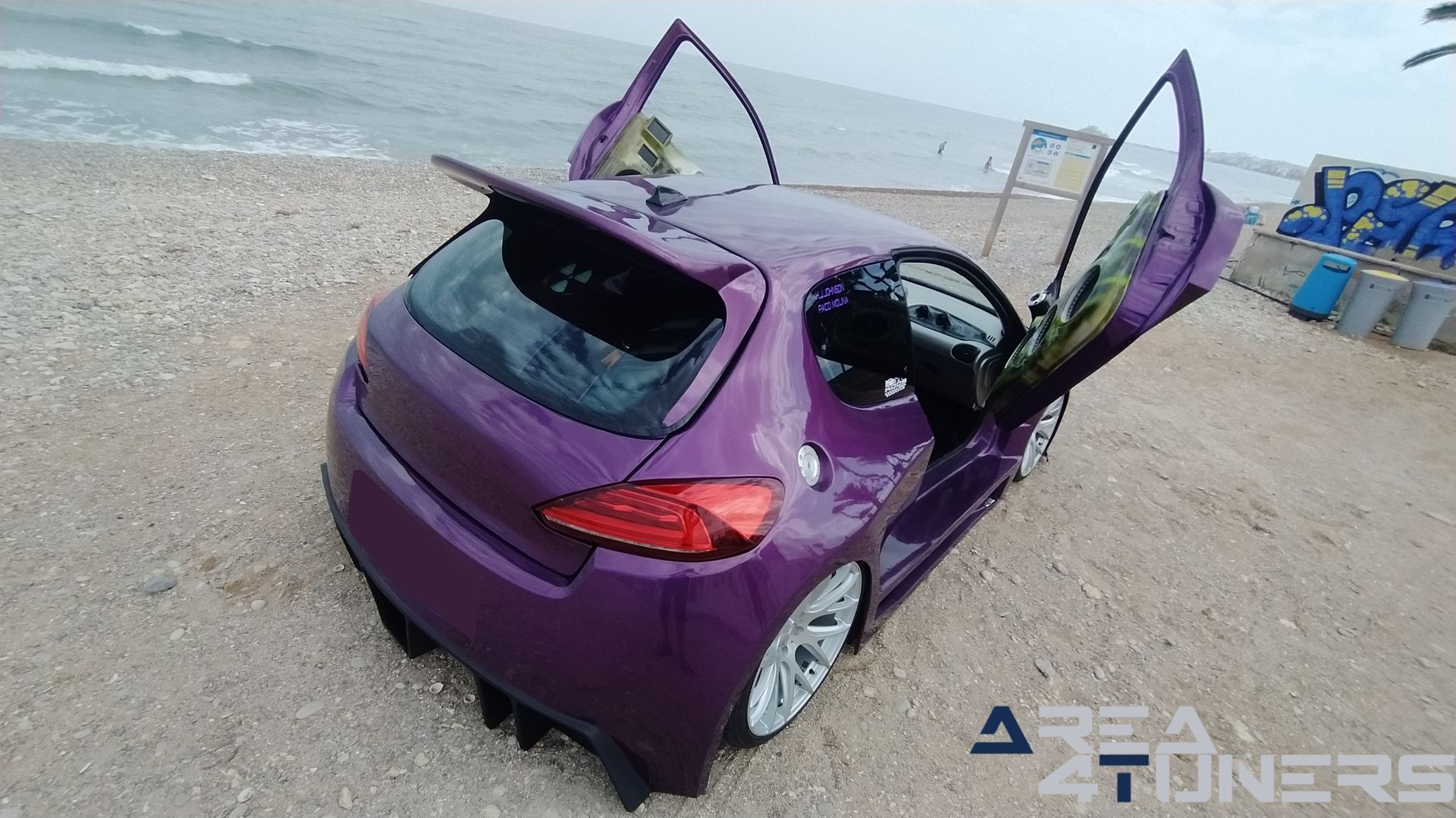 Imagen reportaje coche Peugeot 206 Project Nuclear Imagen perteneciente al reportaje de coche Tuning, de la revista Area4tuners sobre un Peugeot 206