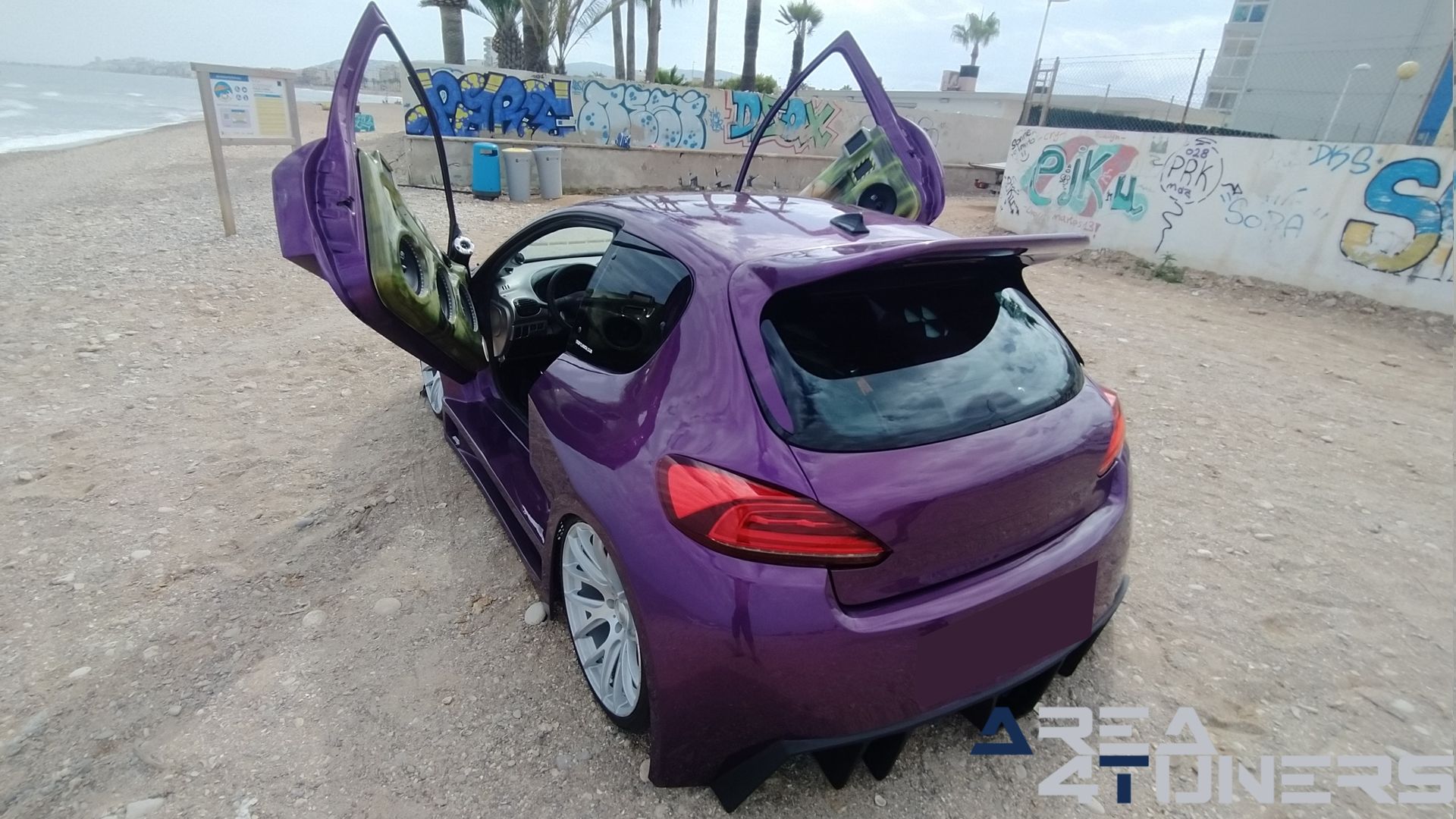 Imagen reportaje coche Peugeot 206 Project Nuclear Imagen perteneciente al reportaje de coche Tuning, de la revista Area4tuners sobre un Peugeot 206