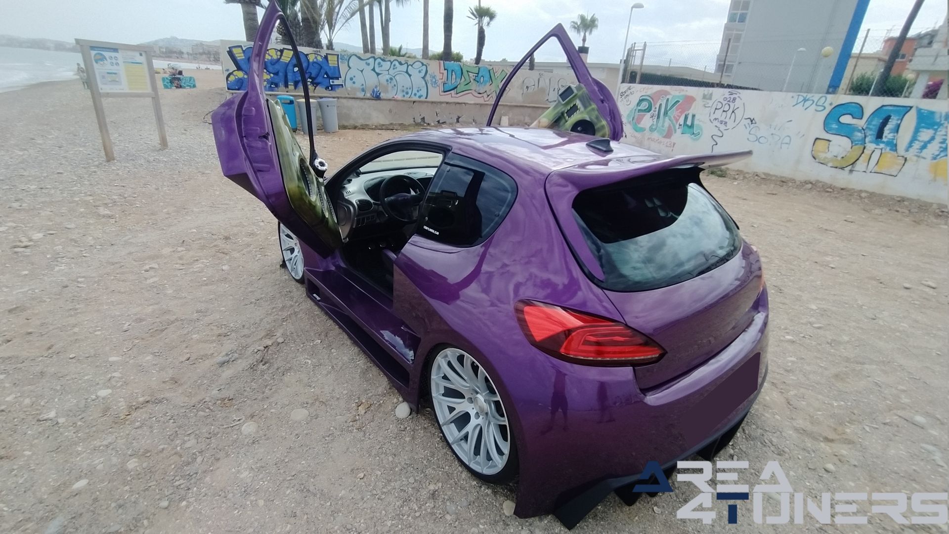Imagen reportaje coche Peugeot 206 Project Nuclear Imagen perteneciente al reportaje de coche Tuning, de la revista Area4tuners sobre un Peugeot 206