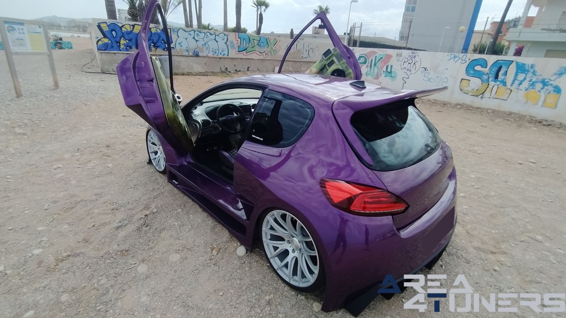 Imagen reportaje coche Peugeot 206 Project Nuclear Imagen perteneciente al reportaje de coche Tuning, de la revista Area4tuners sobre un Peugeot 206
