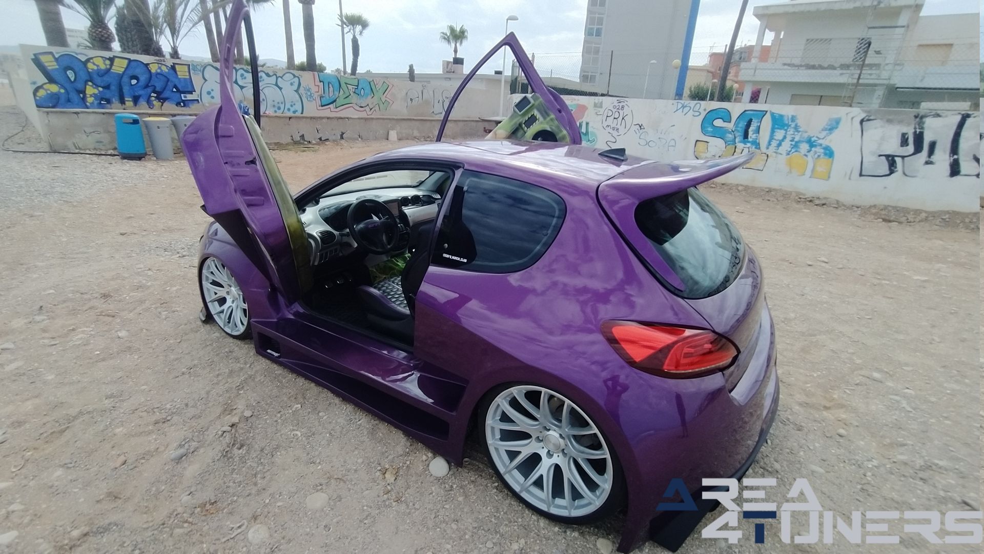 Imagen reportaje coche Peugeot 206 Project Nuclear Imagen perteneciente al reportaje de coche Tuning, de la revista Area4tuners sobre un Peugeot 206