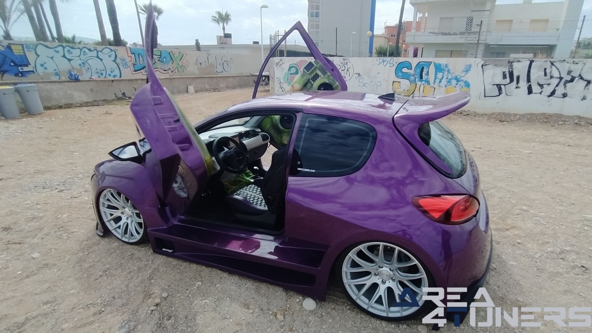 Imagen reportaje coche Peugeot 206 Project Nuclear Imagen perteneciente al reportaje de coche Tuning, de la revista Area4tuners sobre un Peugeot 206