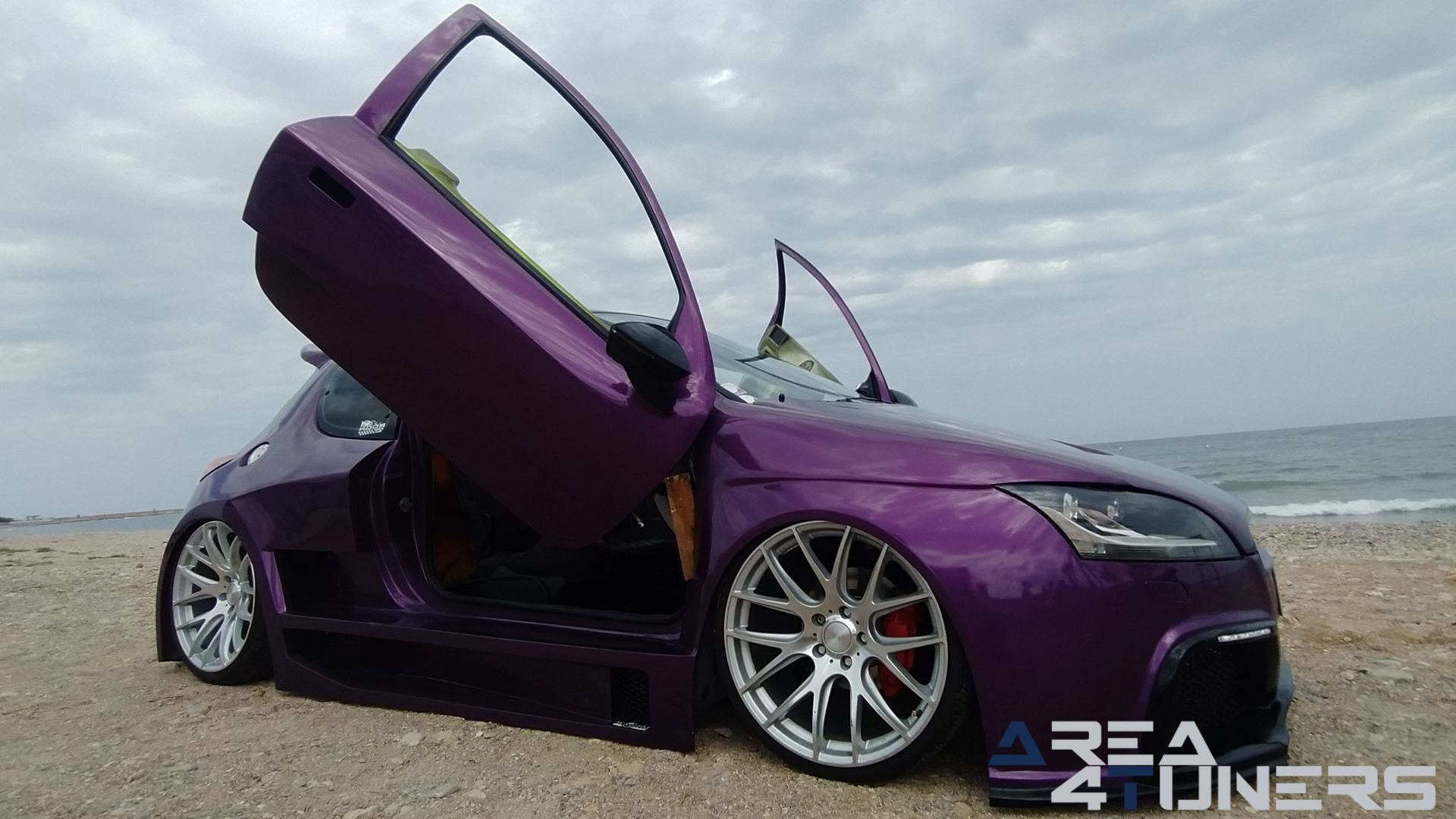 Imagen reportaje coche Peugeot 206 Project Nuclear Imagen perteneciente al reportaje de coche Tuning, de la revista Area4tuners sobre un Peugeot 206