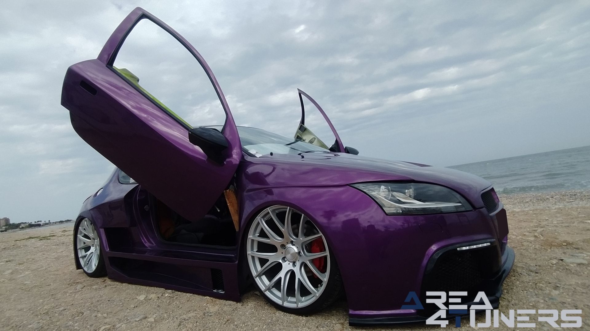 Imagen reportaje coche Peugeot 206 Project Nuclear Imagen perteneciente al reportaje de coche Tuning, de la revista Area4tuners sobre un Peugeot 206