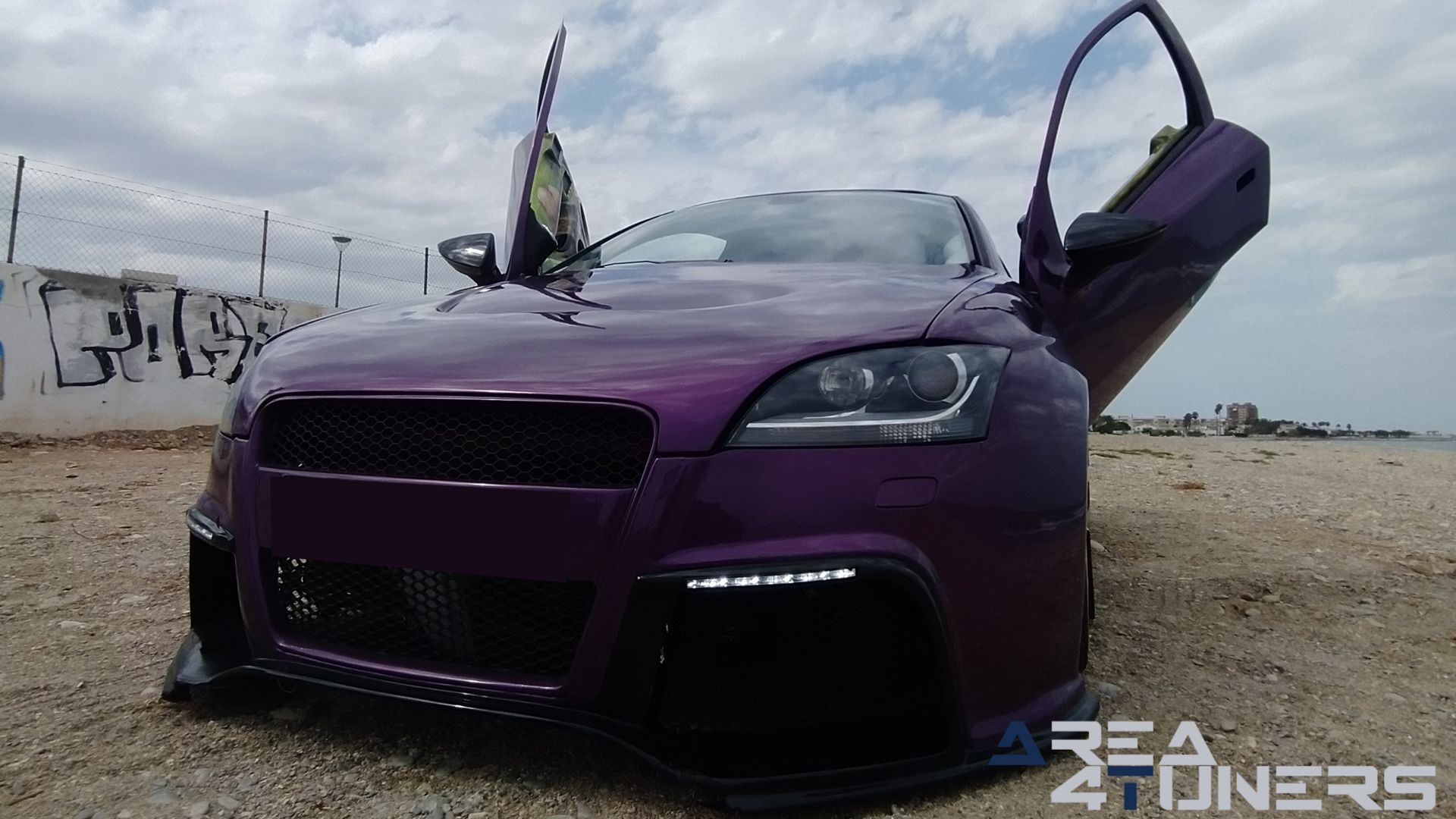 Imagen reportaje coche Tuning Peugeot 206 Project Nuclear Imagen perteneciente al reportaje de coche Tuning, de la revista Area4tuners sobre un Peugeot 206