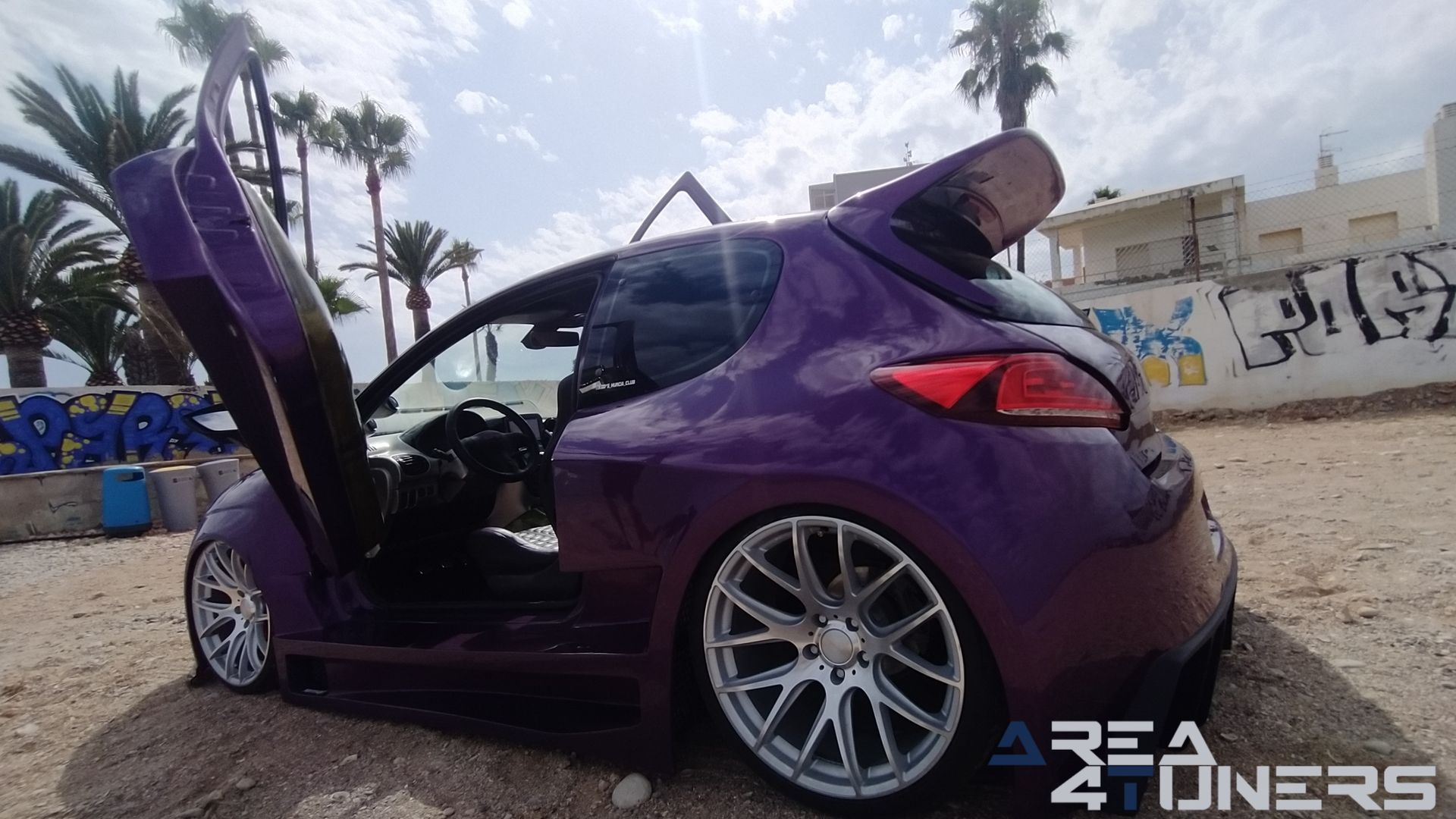 Imagen reportaje coche Peugeot 206 Project Nuclear Imagen perteneciente al reportaje de coche Tuning, de la revista Area4tuners sobre un Peugeot 206