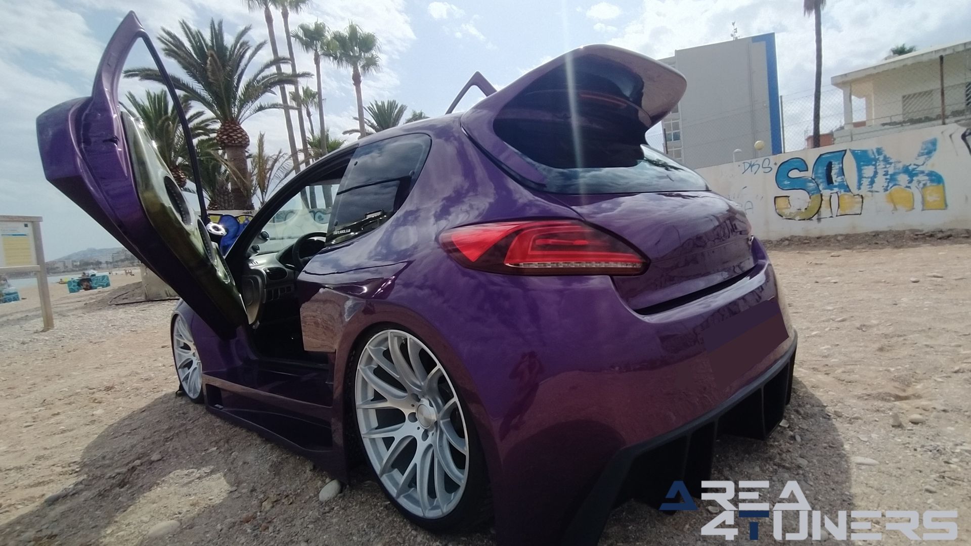 Imagen reportaje coche Peugeot 206 Project Nuclear Imagen perteneciente al reportaje de coche Tuning, de la revista Area4tuners sobre un Peugeot 206
