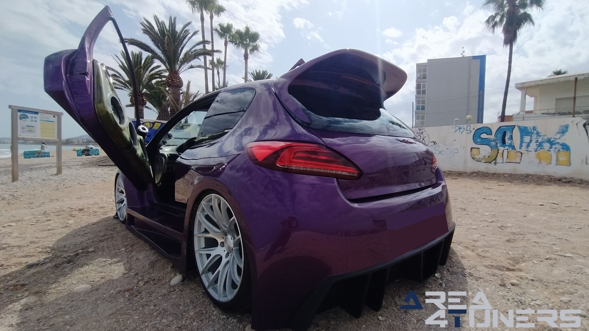 Imagen reportaje coche Peugeot 206 Project Nuclear Imagen perteneciente al reportaje de coche Tuning, de la revista Area4tuners sobre un Peugeot 206