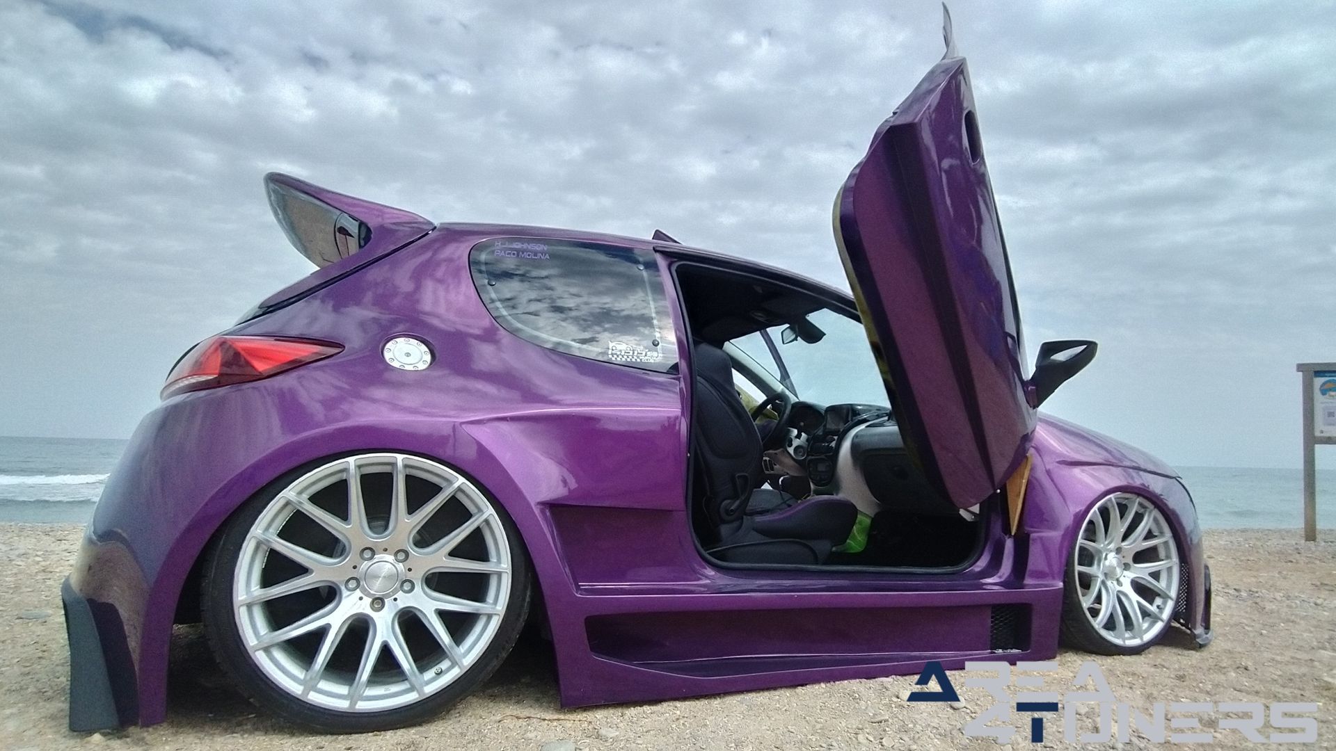 Imagen reportaje coche Peugeot 206 Project Nuclear Imagen perteneciente al reportaje de coche Tuning, de la revista Area4tuners sobre un Peugeot 206