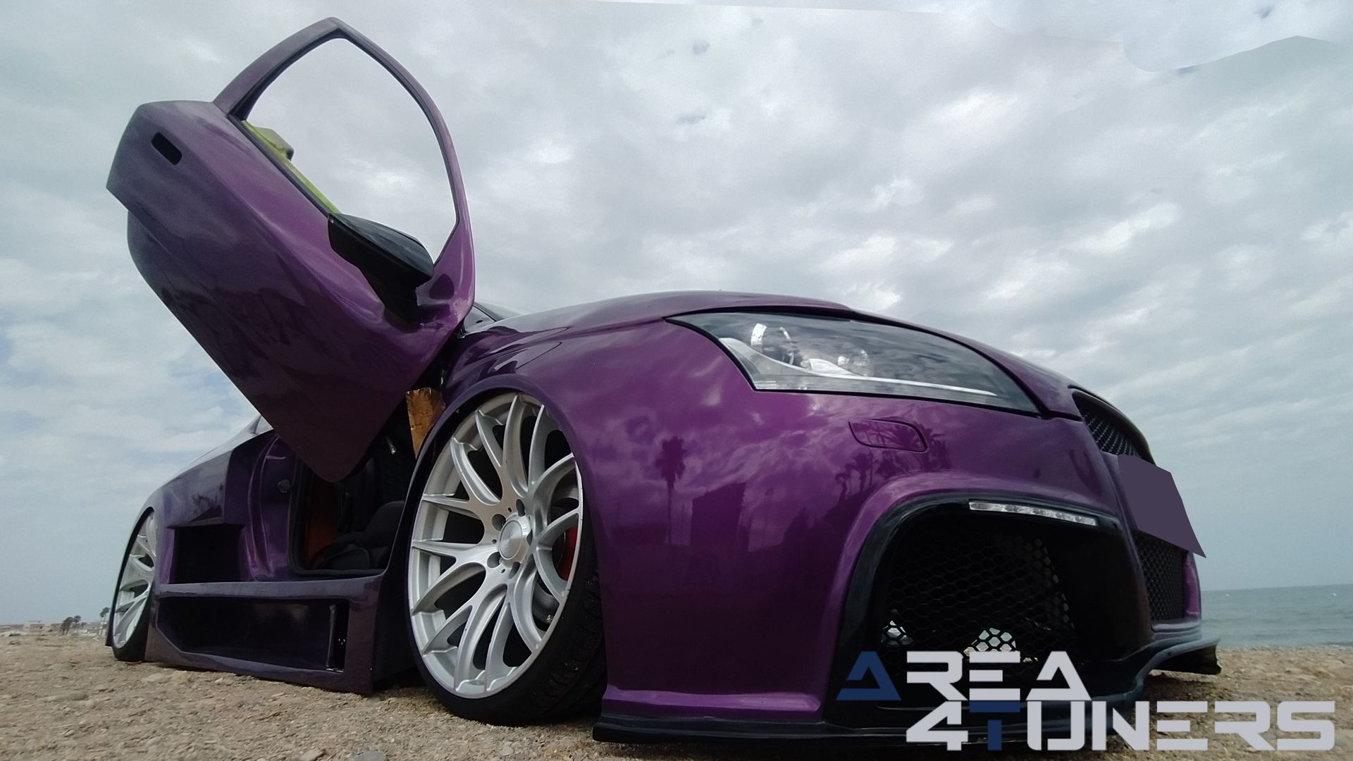 Imagen reportaje coche Peugeot 206 Project Nuclear Imagen perteneciente al reportaje de coche Tuning, de la revista Area4tuners sobre un Peugeot 206