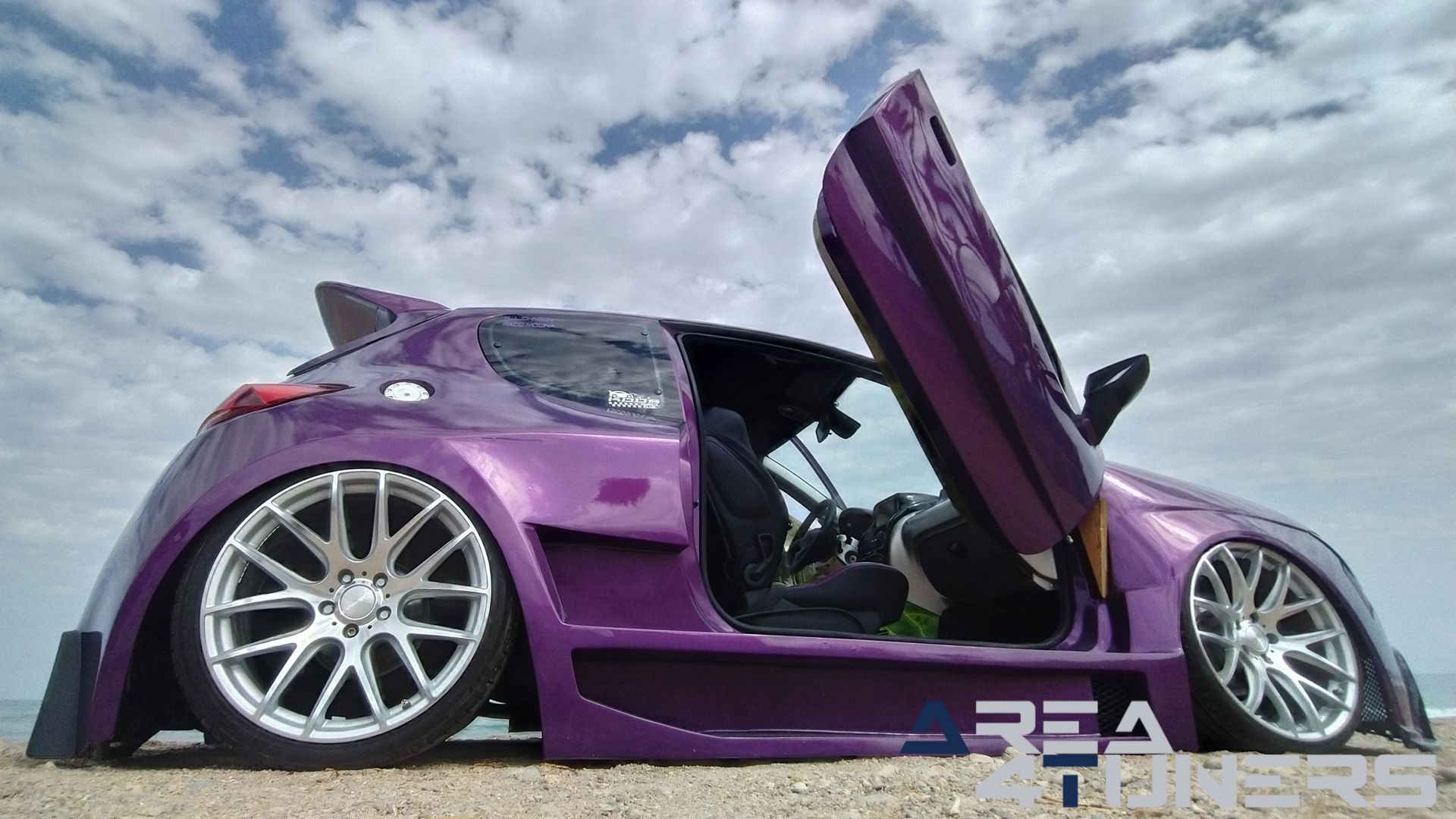 Imagen reportaje coche Peugeot 206 Project Nuclear Imagen perteneciente al reportaje de coche Tuning, de la revista Area4tuners sobre un Peugeot 206