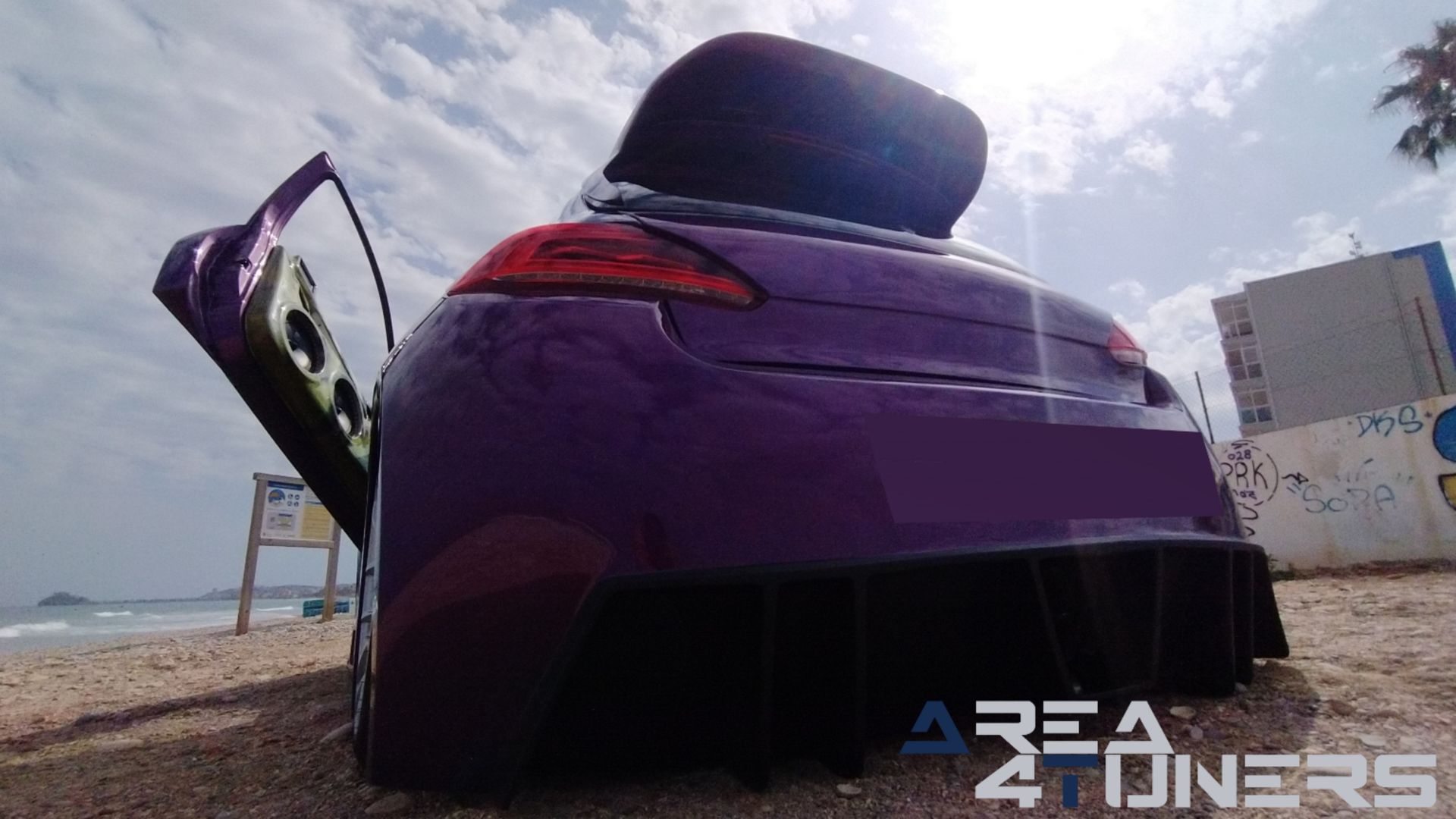 Imagen reportaje coche Peugeot 206 Project Nuclear Imagen perteneciente al reportaje de coche Tuning, de la revista Area4tuners sobre un Peugeot 206