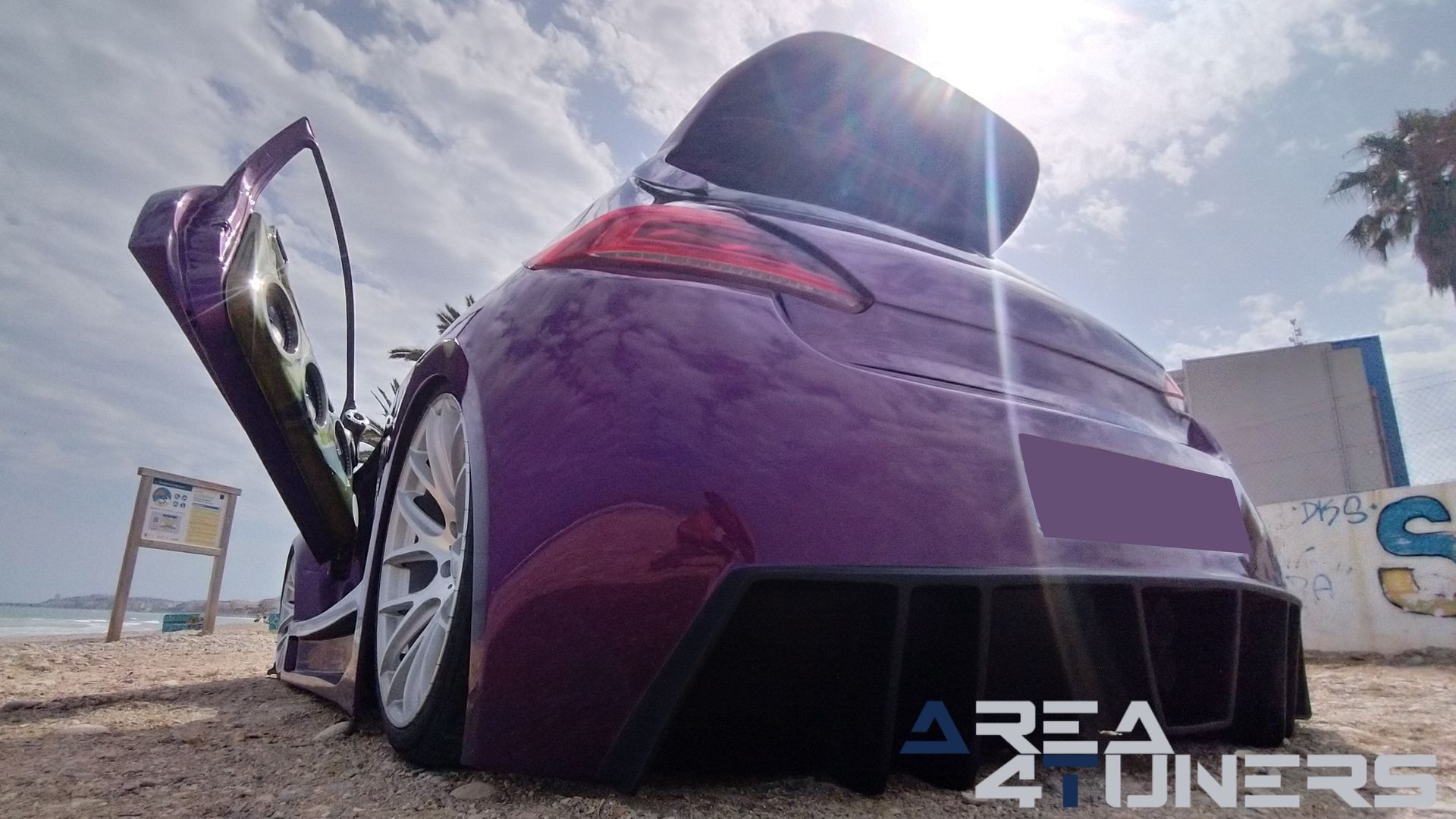 Imagen reportaje coche Peugeot 206 Project Nuclear Imagen perteneciente al reportaje de coche Tuning, de la revista Area4tuners sobre un Peugeot 206
