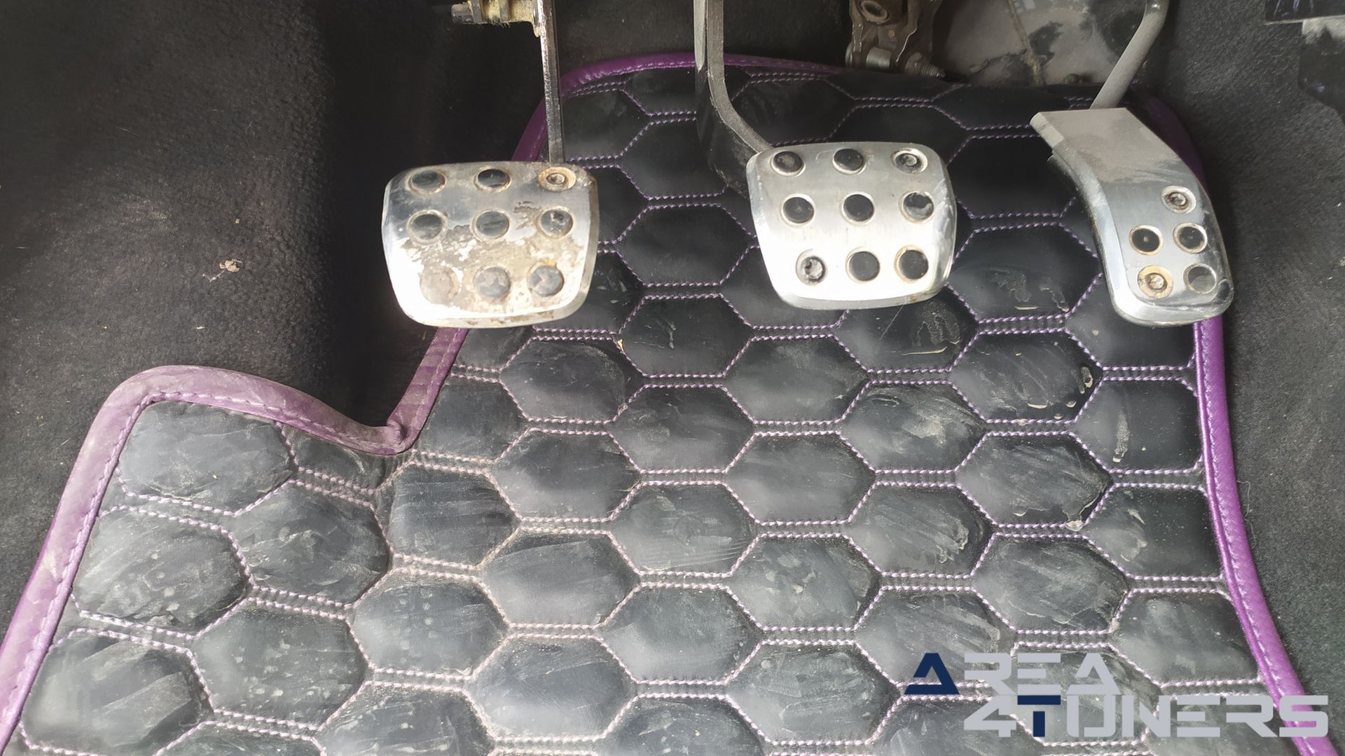 Imagen reportaje coche Tuning Peugeot 206 Project Nuclear Imagen perteneciente al reportaje de coche Tuning, de la revista Area4tuners sobre un Peugeot 206