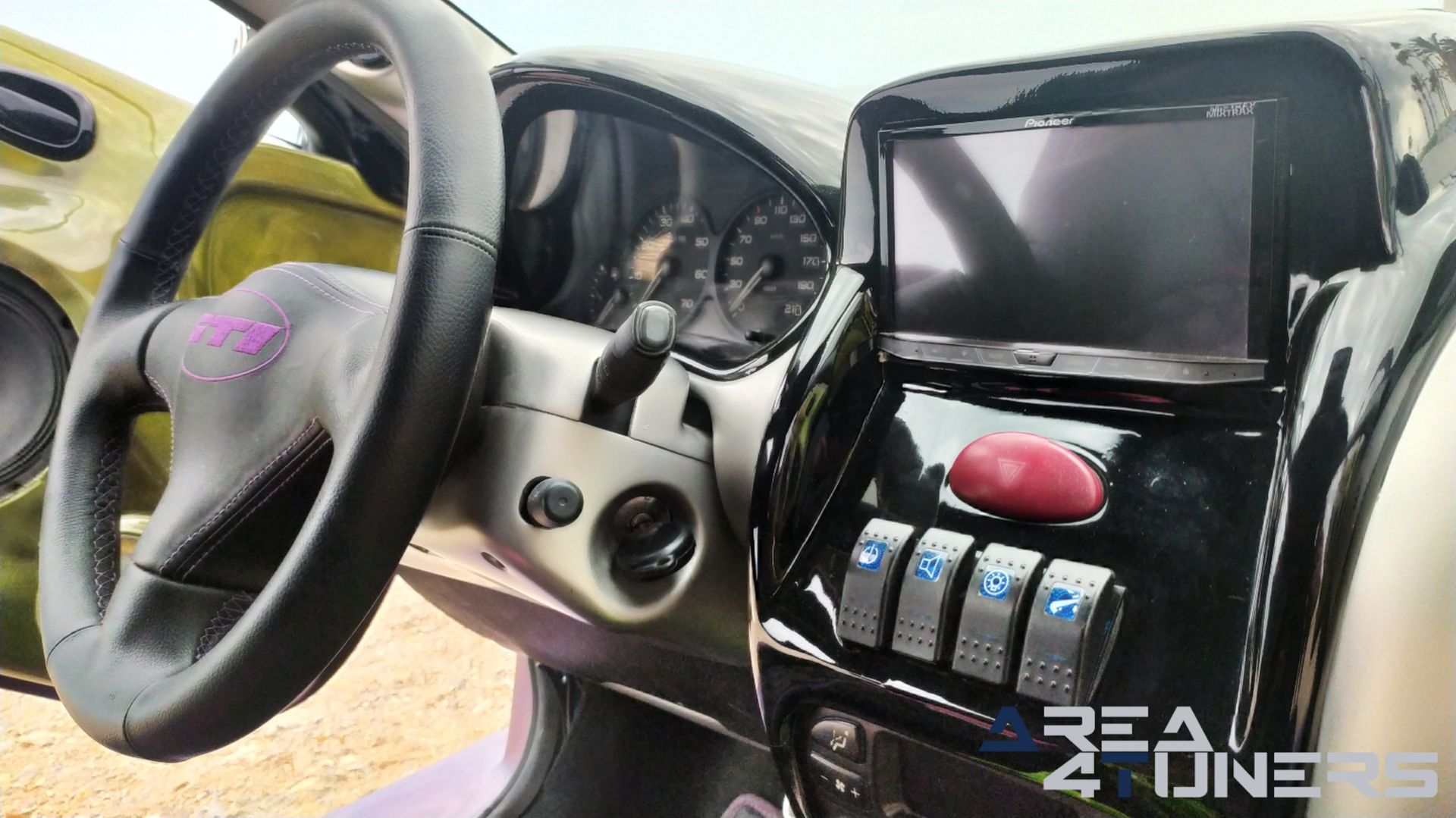Imagen reportaje coche Tuning Peugeot 206 Project Nuclear Imagen perteneciente al reportaje de coche Tuning, de la revista Area4tuners sobre un Peugeot 206