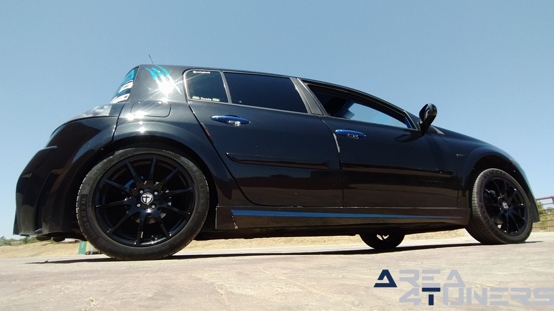 Imagen reportaje coche Tuning Renault Megane Torete Imagen perteneciente al reportaje de coche Tuning, de la revista Area4tuners sobre un Renault Megane