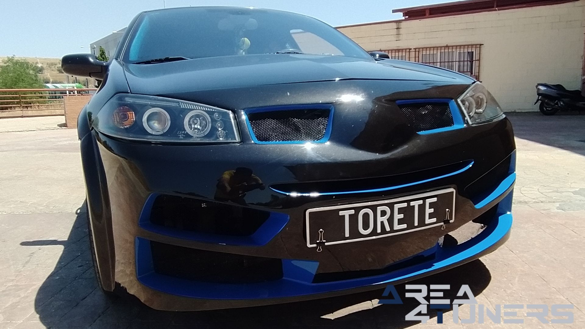 Imagen reportaje coche Tuning Renault Megane Torete Imagen perteneciente al reportaje de coche Tuning, de la revista Area4tuners sobre un Renault Megane