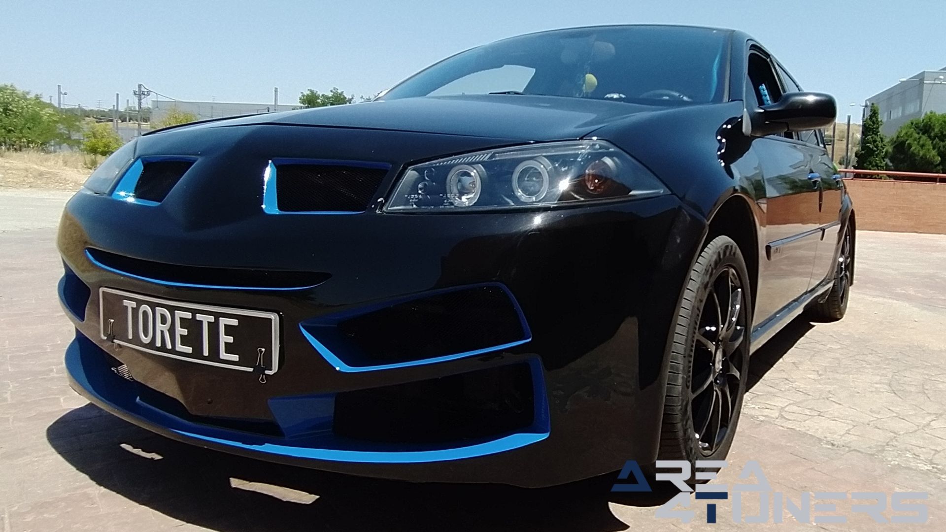 Imagen reportaje coche Tuning Renault Megane Torete Imagen perteneciente al reportaje de coche Tuning, de la revista Area4tuners sobre un Renault Megane