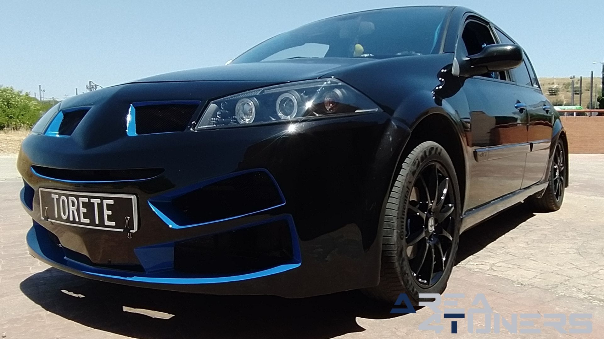Imagen reportaje coche Tuning Renault Megane Torete Imagen perteneciente al reportaje de coche Tuning, de la revista Area4tuners sobre un Renault Megane