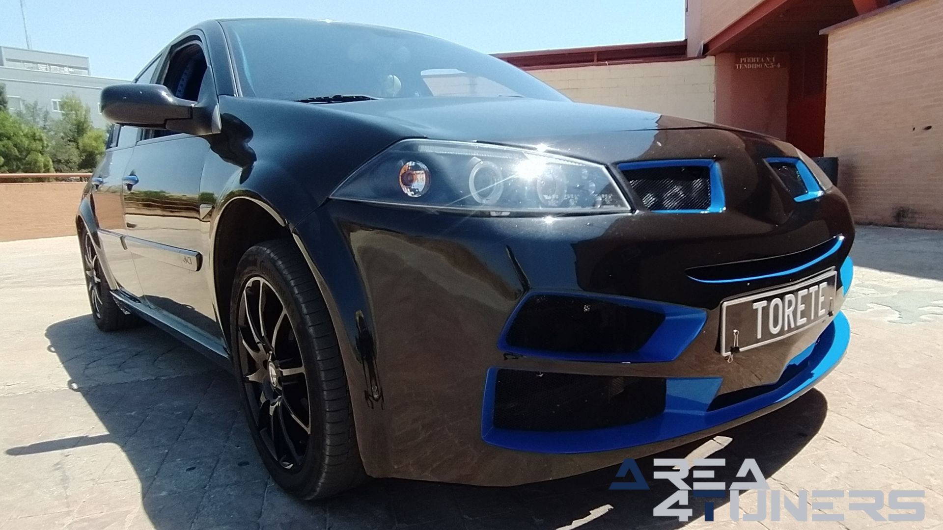 Imagen reportaje coche Tuning Renault Megane Torete Imagen perteneciente al reportaje de coche Tuning, de la revista Area4tuners sobre un Renault Megane