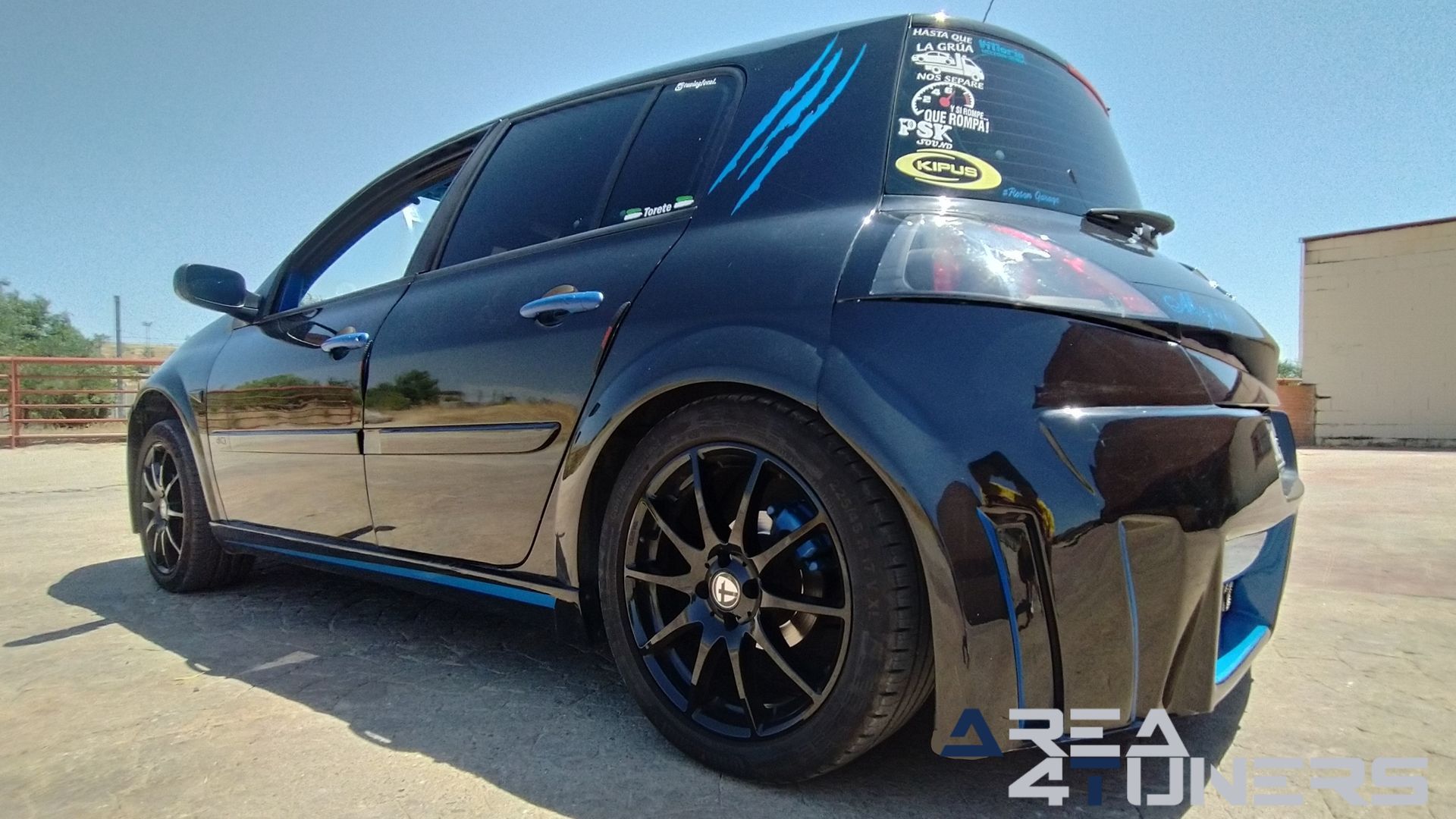 Imagen reportaje coche Tuning Renault Megane Torete Imagen perteneciente al reportaje de coche Tuning, de la revista Area4tuners sobre un Renault Megane