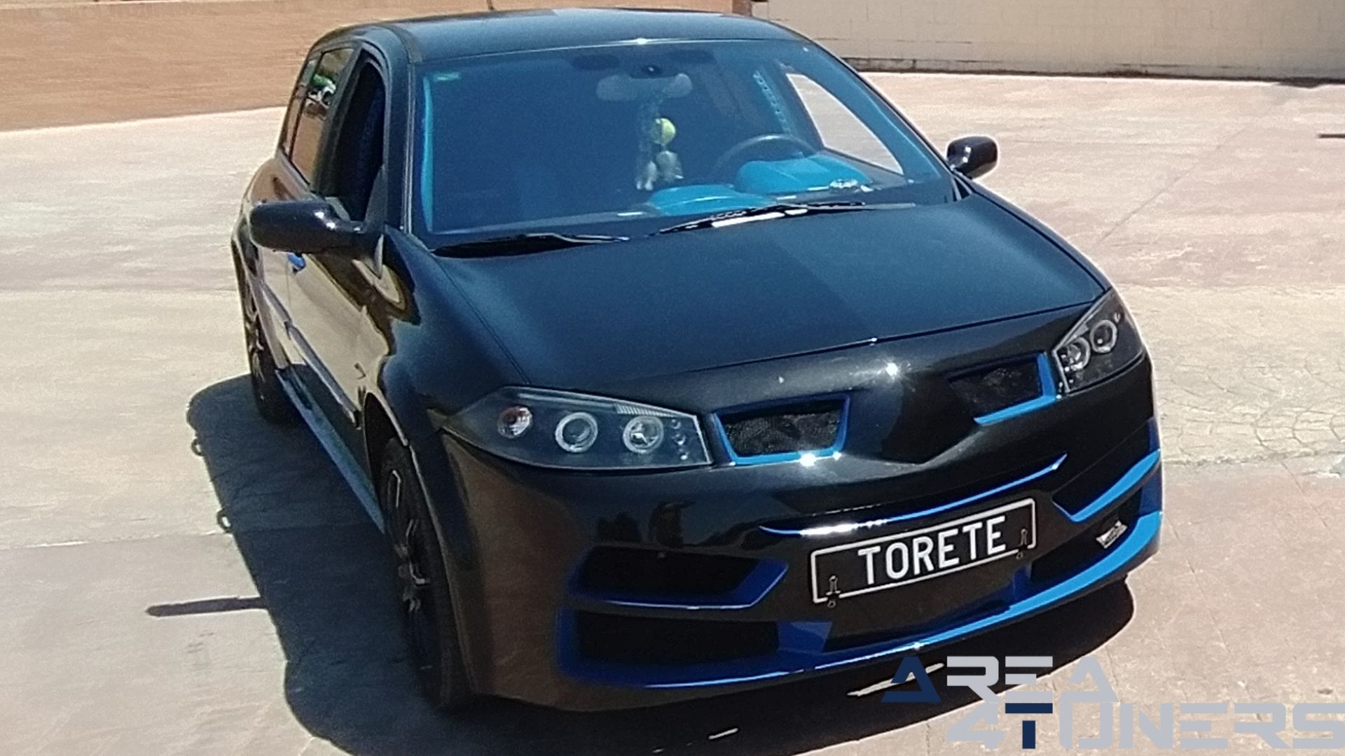 Imagen reportaje coche Tuning Renault Megane Torete Imagen perteneciente al reportaje de coche Tuning, de la revista Area4tuners sobre un Renault Megane