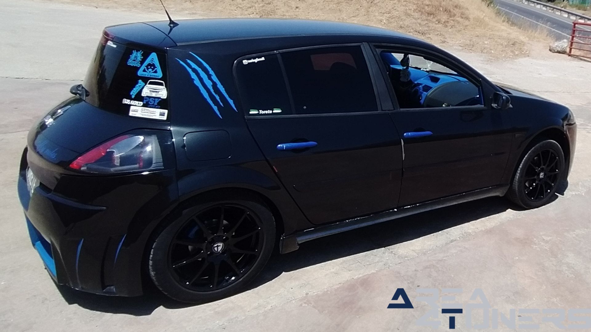 Imagen reportaje coche Tuning Renault Megane Torete Imagen perteneciente al reportaje de coche Tuning, de la revista Area4tuners sobre un Renault Megane