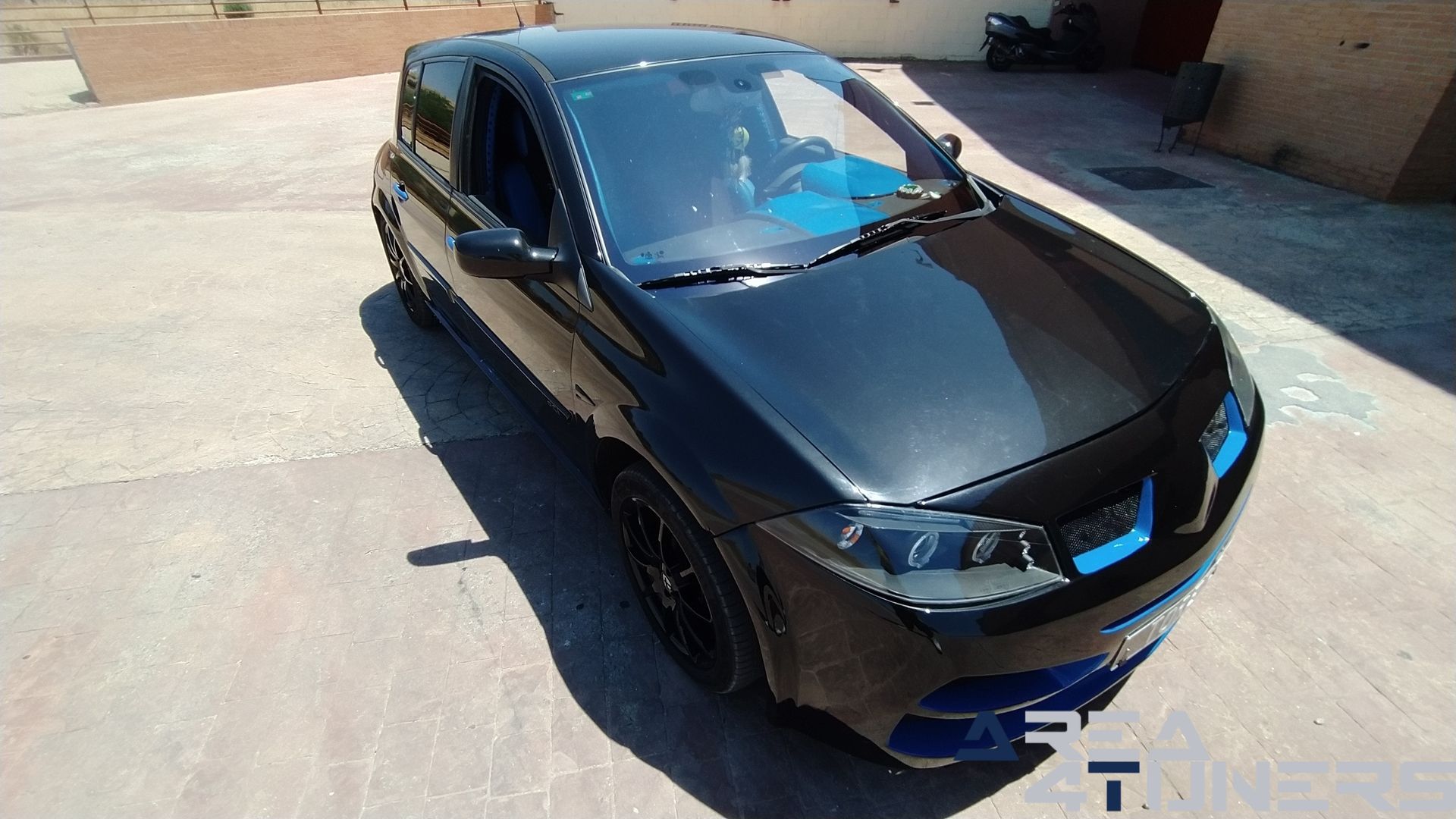 Imagen reportaje coche Tuning Renault Megane Torete Imagen perteneciente al reportaje de coche Tuning, de la revista Area4tuners sobre un Renault Megane