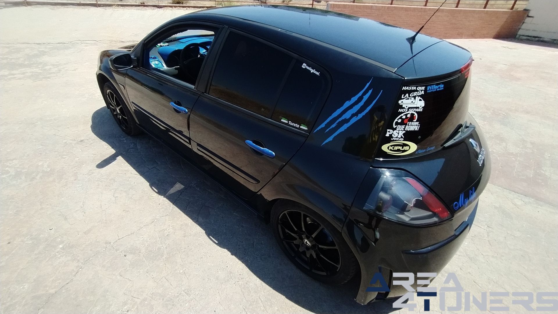 Imagen reportaje coche Tuning Renault Megane Torete Imagen perteneciente al reportaje de coche Tuning, de la revista Area4tuners sobre un Renault Megane