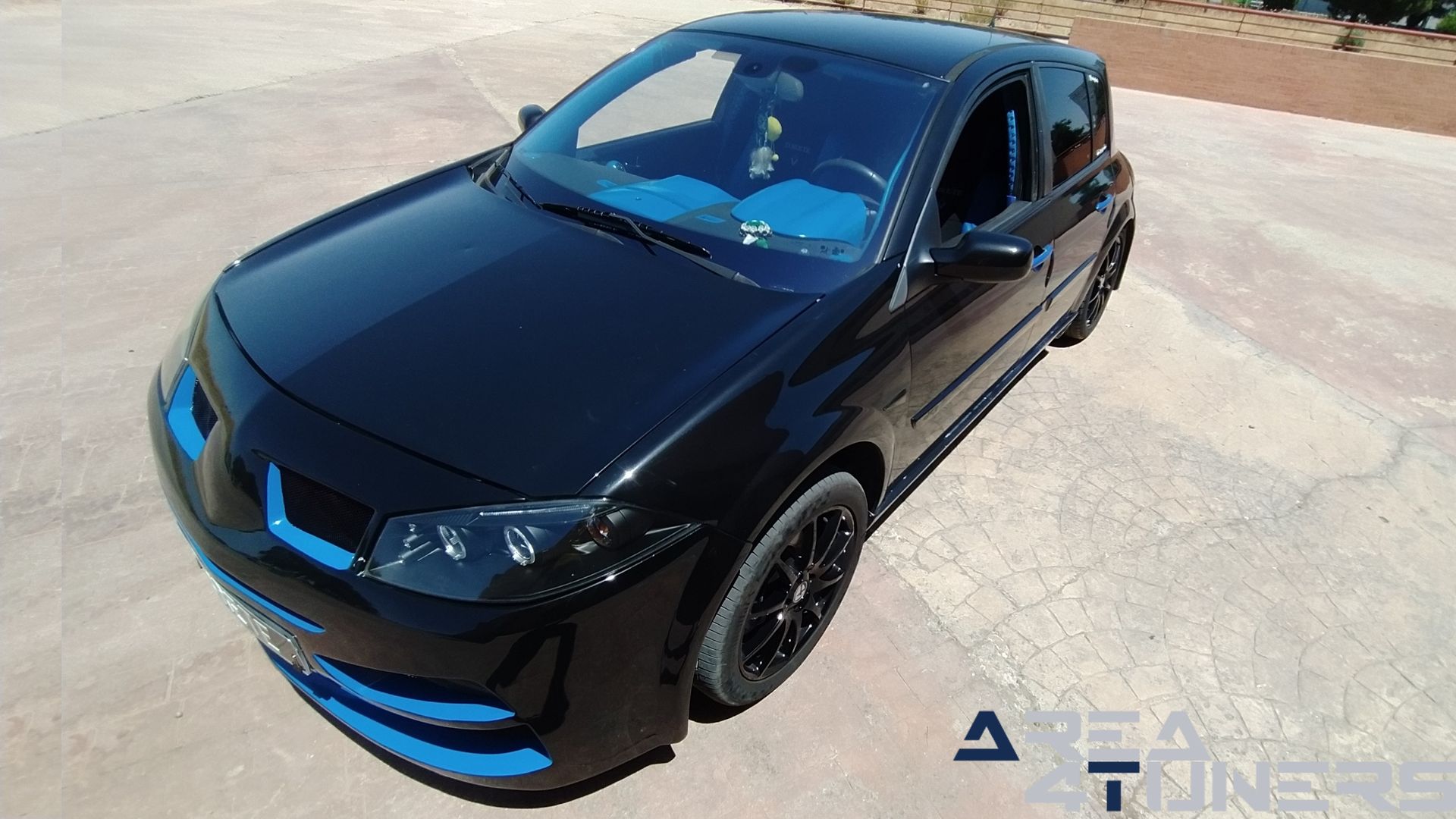 Imagen reportaje coche Tuning Renault Megane Torete Imagen perteneciente al reportaje de coche Tuning, de la revista Area4tuners sobre un Renault Megane