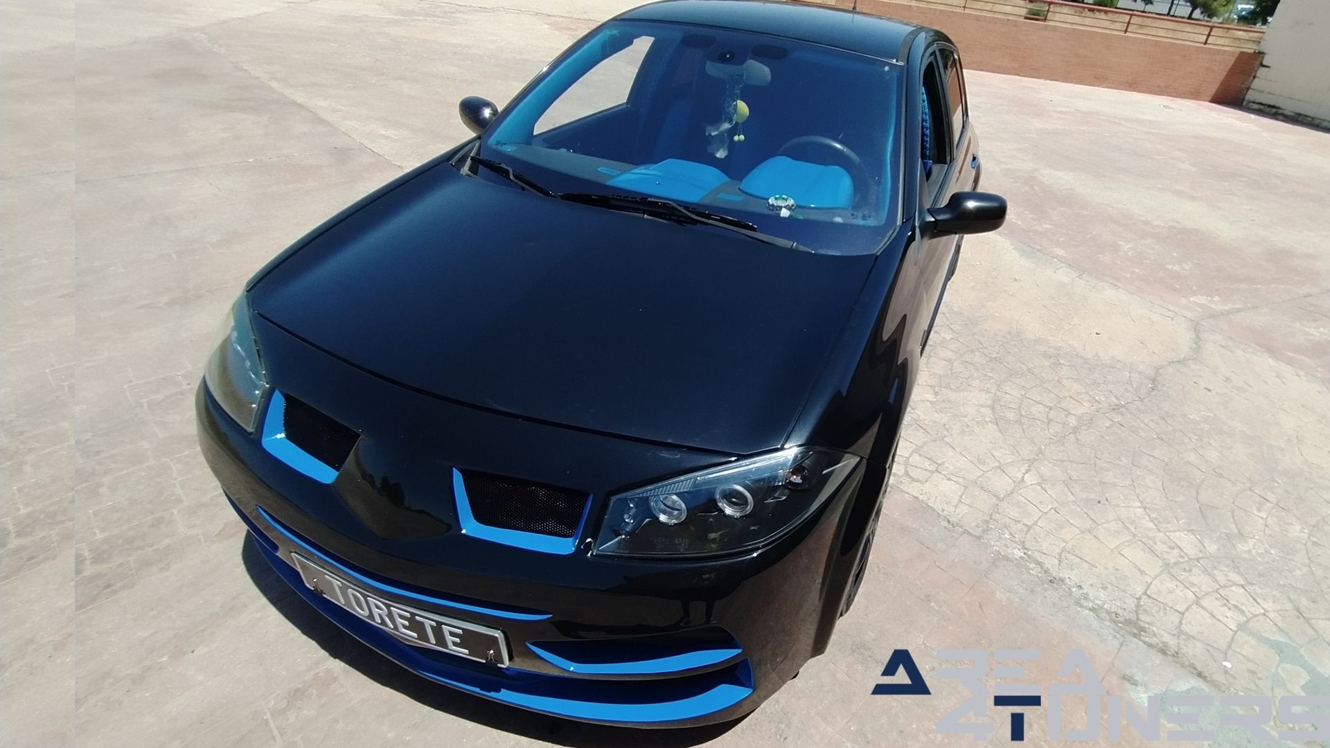 Imagen reportaje coche Tuning Renault Megane Torete Imagen perteneciente al reportaje de coche Tuning, de la revista Area4tuners sobre un Renault Megane