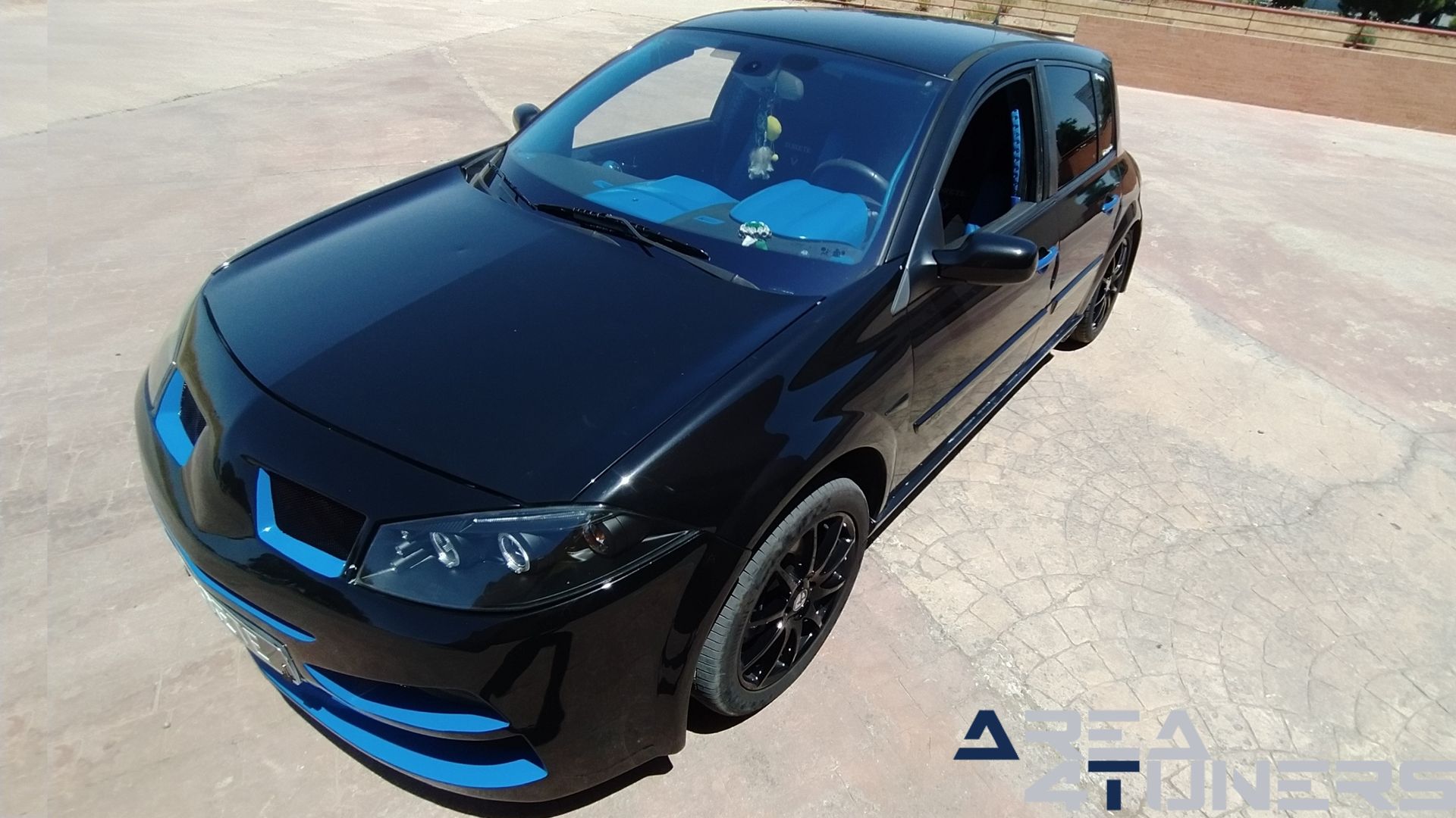 Imagen reportaje coche Tuning Renault Megane Torete Imagen perteneciente al reportaje de coche Tuning, de la revista Area4tuners sobre un Renault Megane