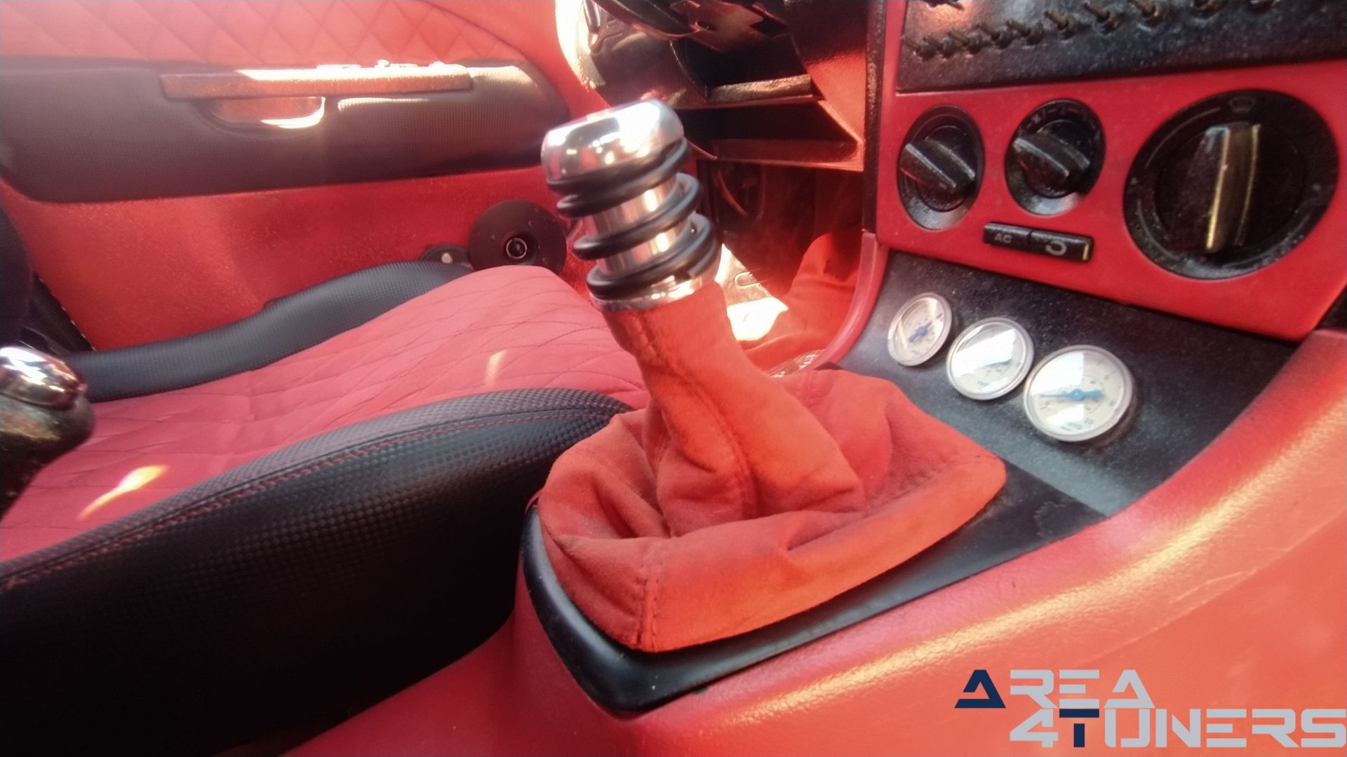 Imagen reportaje coche Tuning Skoda Octavia Pure Old School Imagen perteneciente al reportaje de coche Tuning, de la revista Area4tuners sobre un Skoda Octavia