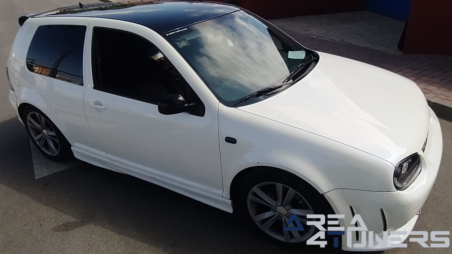 Imagen reportaje coche Tuning VW Golf Ball Golf Imagen perteneciente al reportaje de coche Tuning, de la revista Area4tuners sobre un Vw Golf