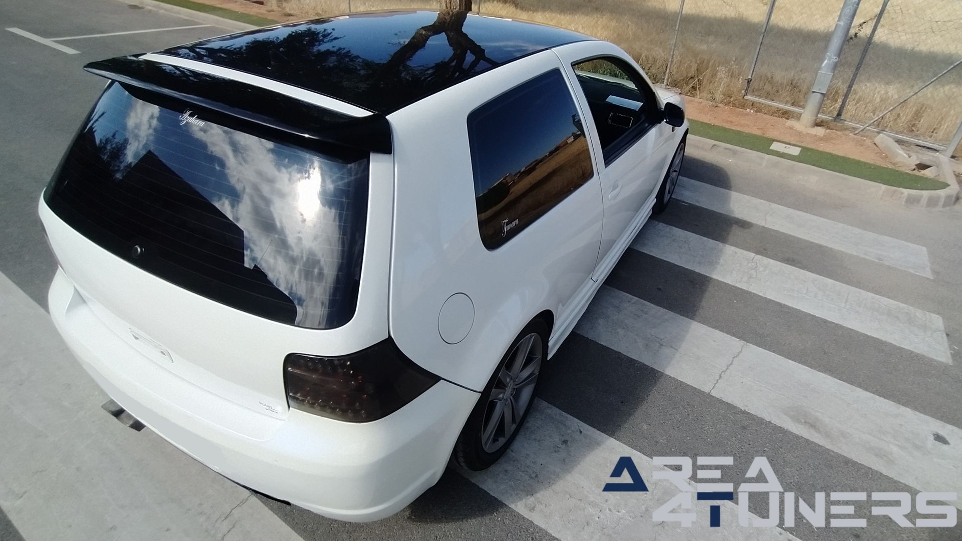 Imagen reportaje coche Tuning VW Golf Ball Golf Imagen perteneciente al reportaje de coche Tuning, de la revista Area4tuners sobre un Vw Golf