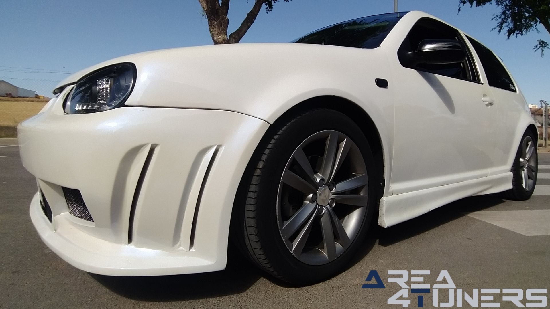 Imagen reportaje coche Tuning VW Golf Ball Golf Imagen perteneciente al reportaje de coche Tuning, de la revista Area4tuners sobre un Vw Golf