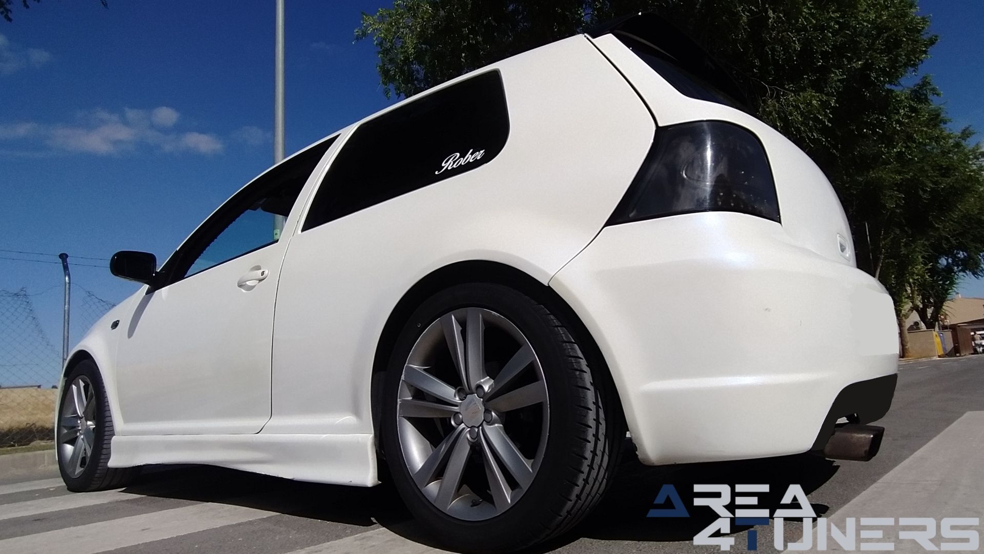 Imagen reportaje coche Tuning VW Golf Ball Golf Imagen perteneciente al reportaje de coche Tuning, de la revista Area4tuners sobre un Vw Golf