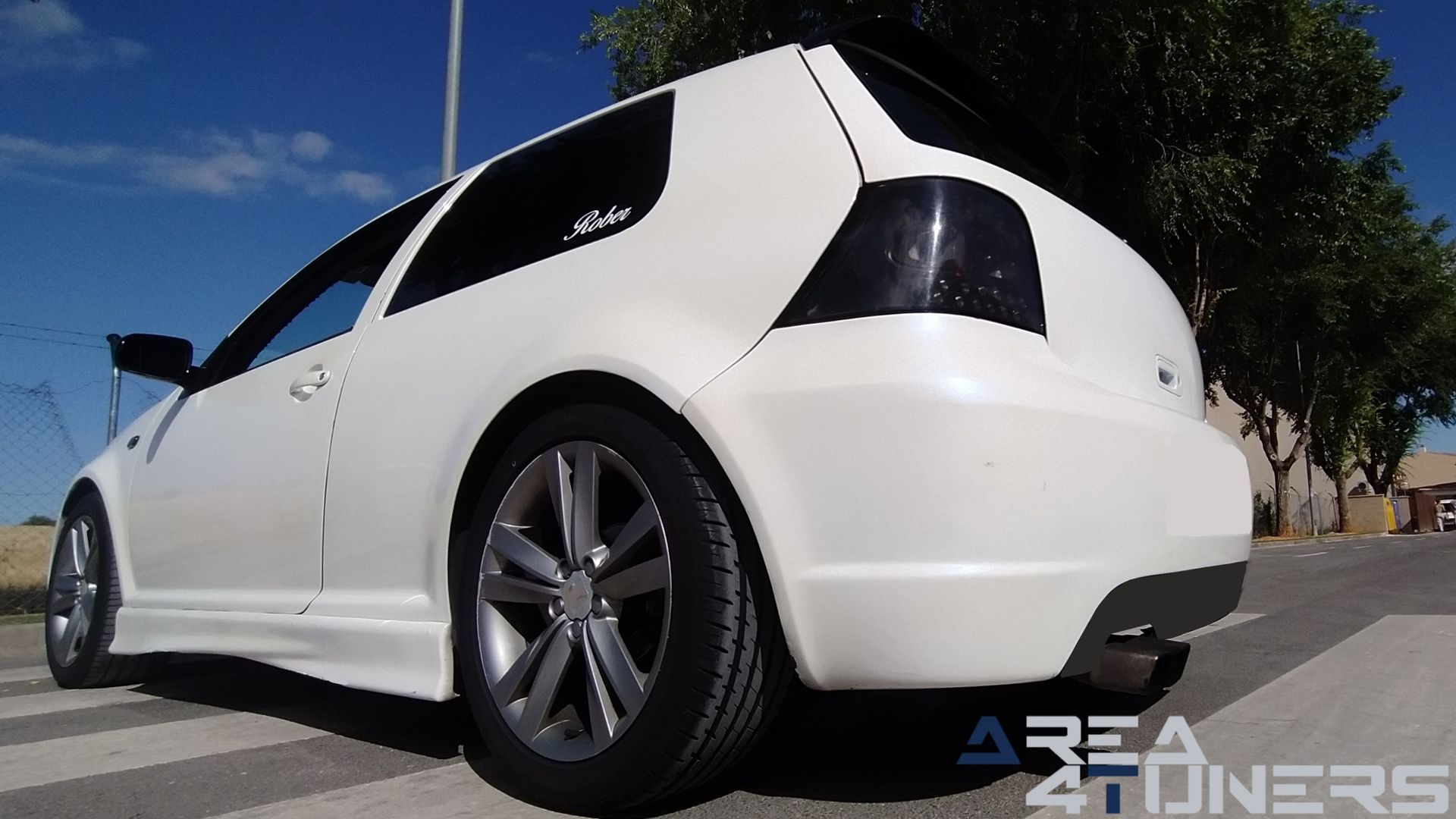 Imagen reportaje coche Tuning VW Golf Ball Golf Imagen perteneciente al reportaje de coche Tuning, de la revista Area4tuners sobre un Vw Golf