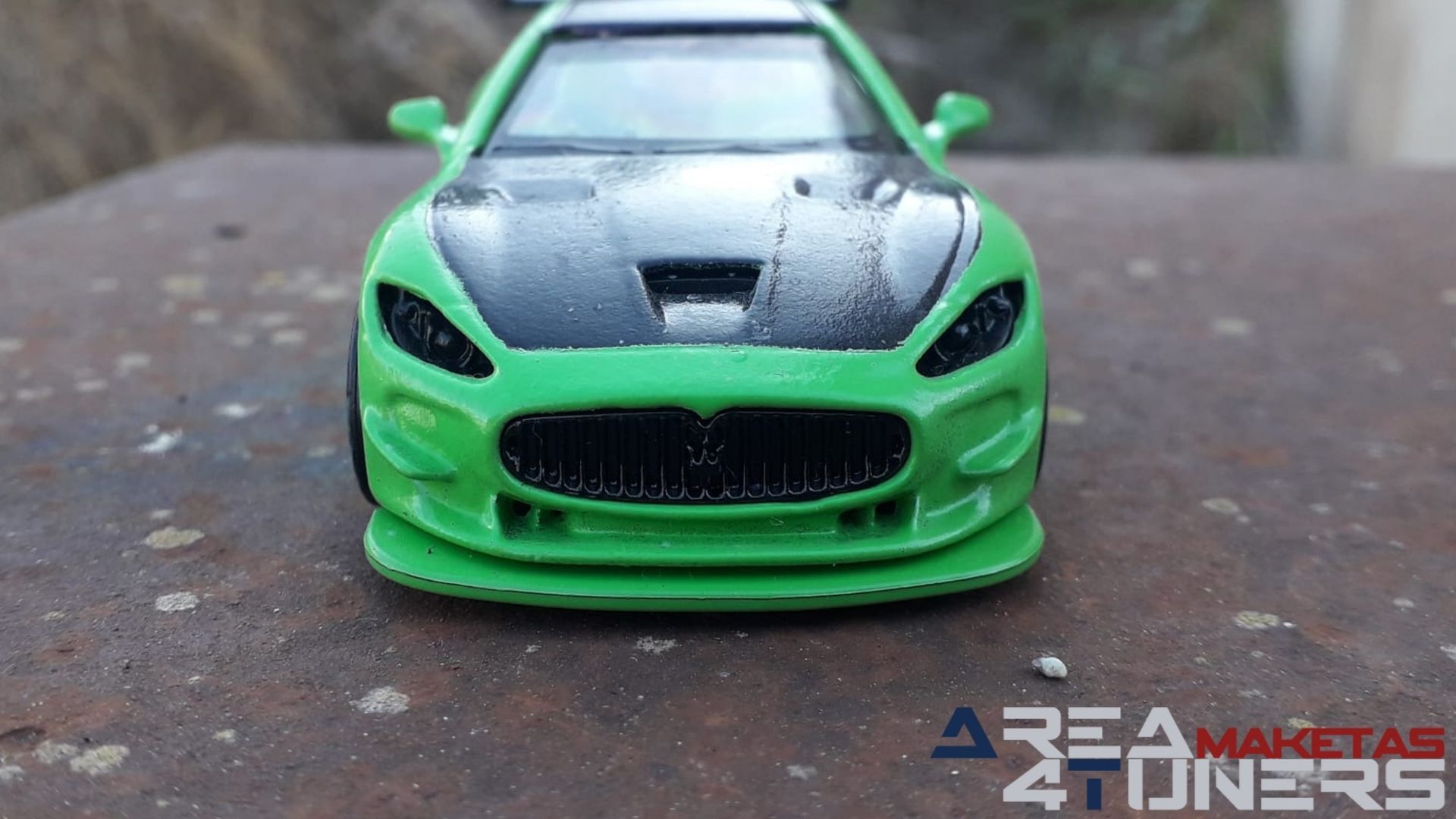 Reportaje maqueta coche Tuning Maserati Mc Gt-3 Tridente Imagen perteneciente al reportaje de la revista Area4tuners.es sobre una maqueta de coche Tuning 1:44 Maserati Mc Gt3 Tridente