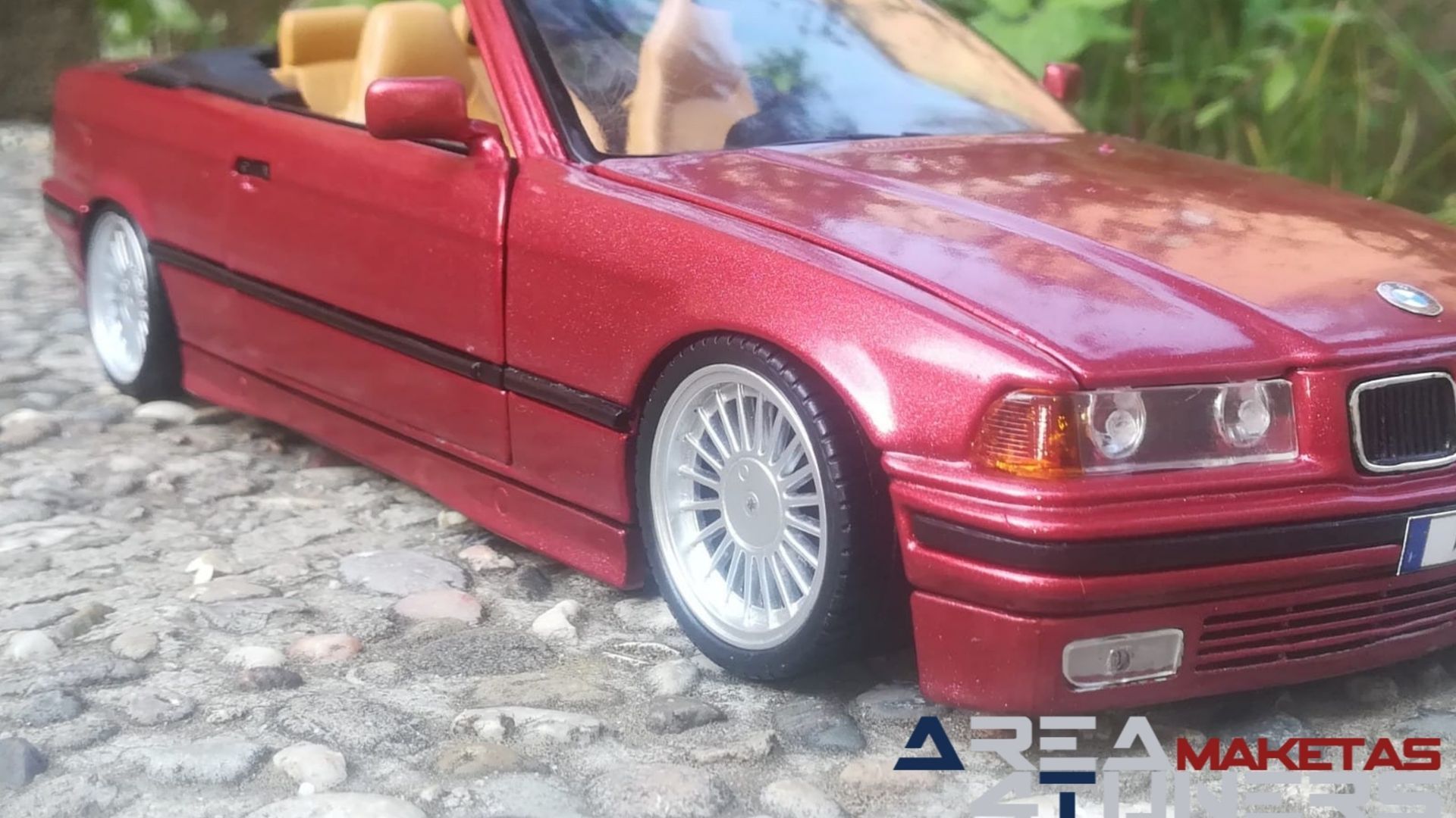Reportaje maqueta Tuning Bmw 325i e36 Cabrio Casual Undersun Imagen perteneciente al reportaje fotográfico de la revista Tuning de publicación diaria Area4tuners.es sobre una maqueta Tuning 1:18 Bmw 325i E36 Cabrio