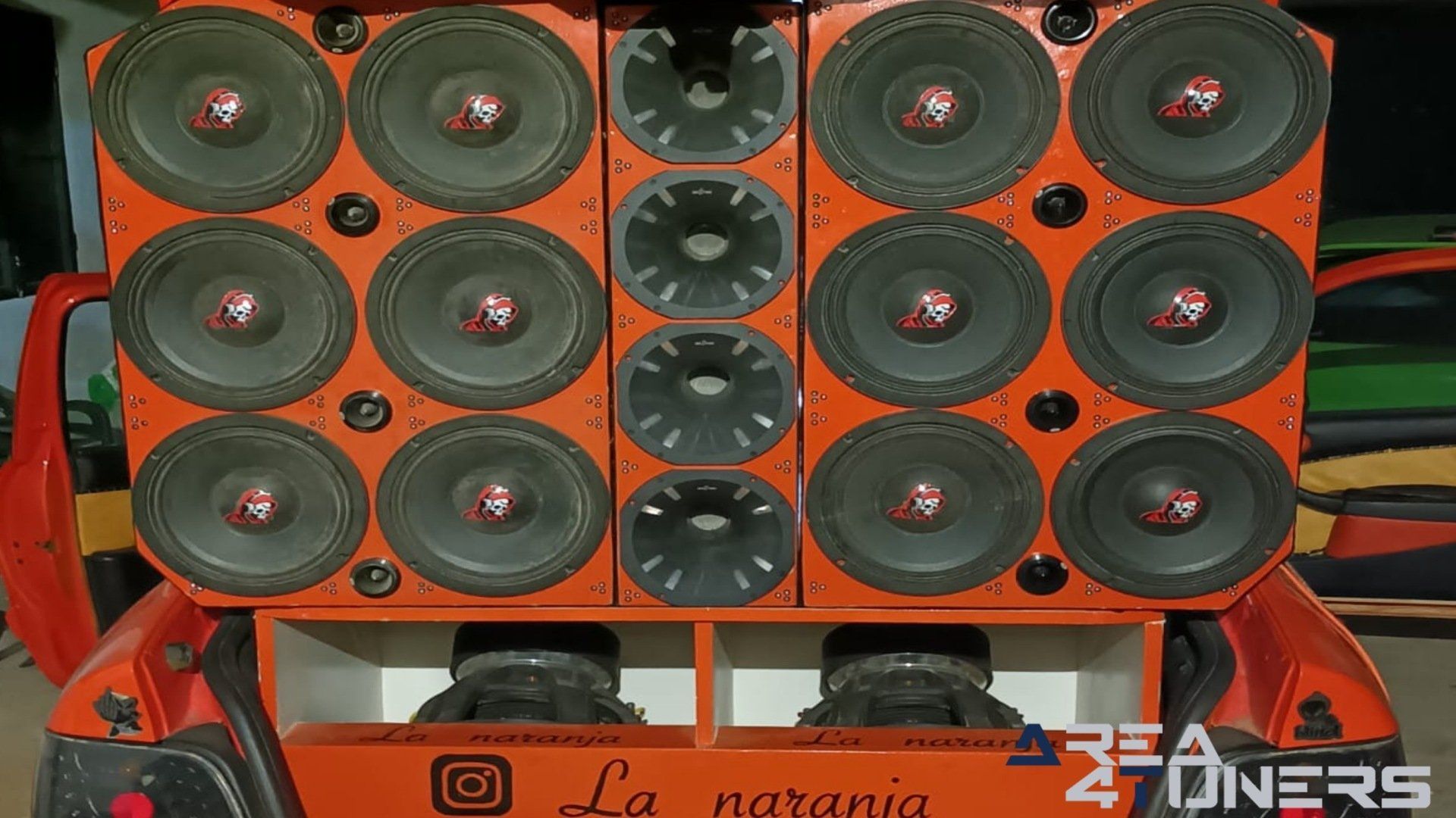 Imagen reportaje coche Tuning Citroën Xsara La Naranja Calavera DJ Imagen perteneciente al reportaje sobre coche Tuning, de la revista Area4tuners sobre un Citroën Xsara