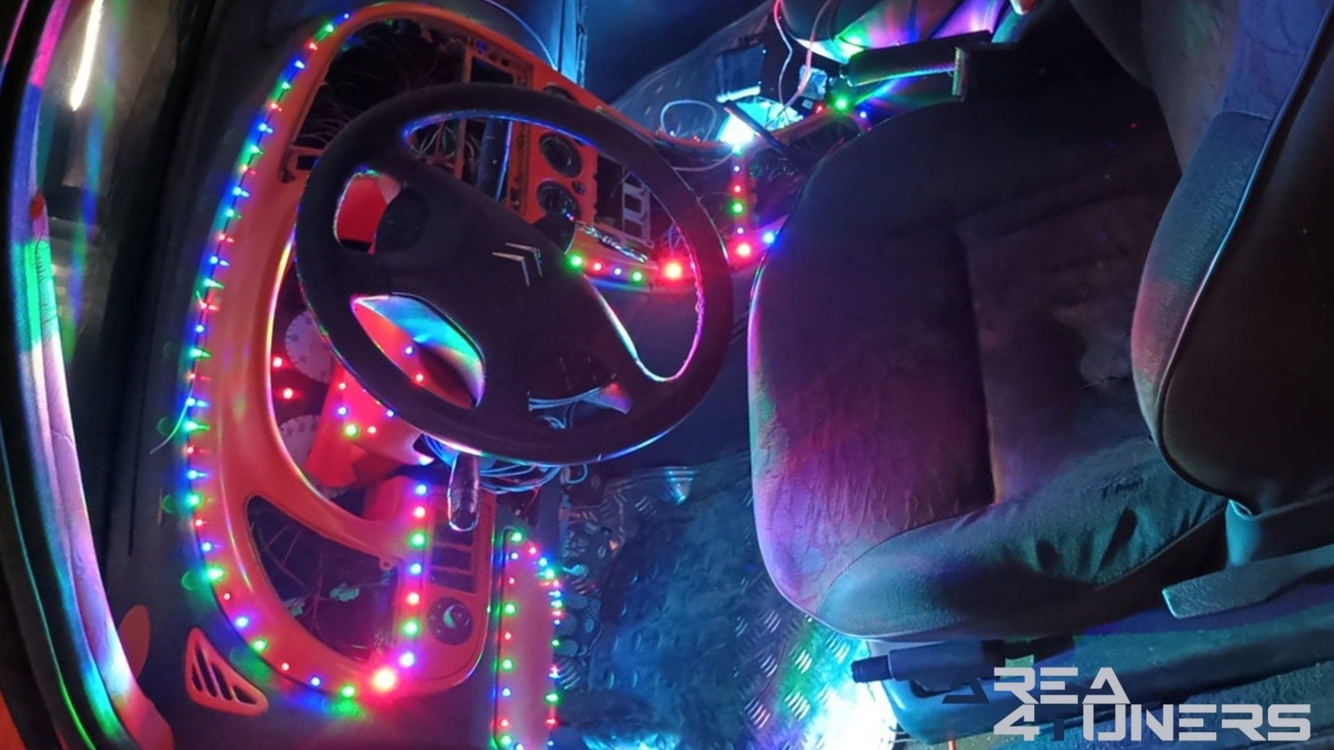 Imagen reportaje coche Tuning Citroën Xsara La Naranja Calavera DJ Imagen perteneciente al reportaje sobre coche Tuning, de la revista Area4tuners sobre un Citroën Xsara