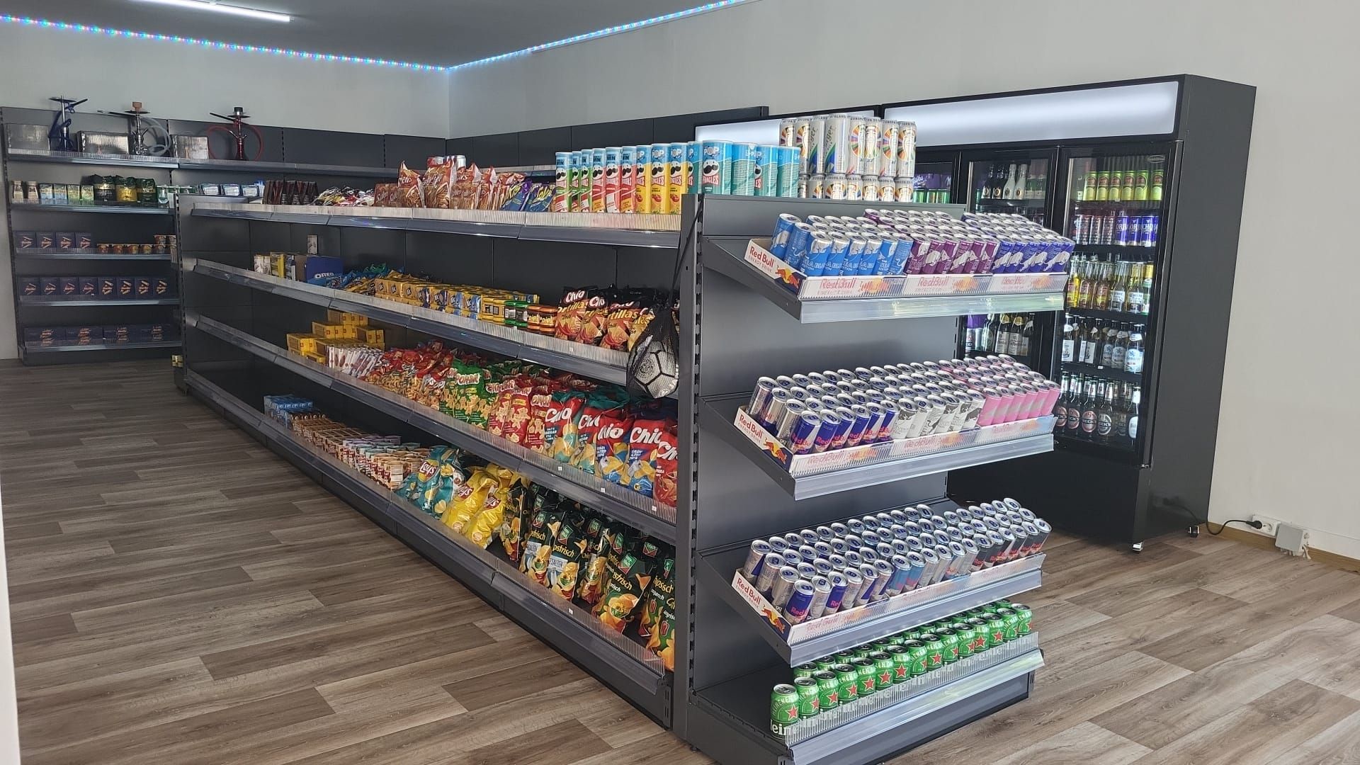 Getränkemarkt mit tollen Ladenregalen